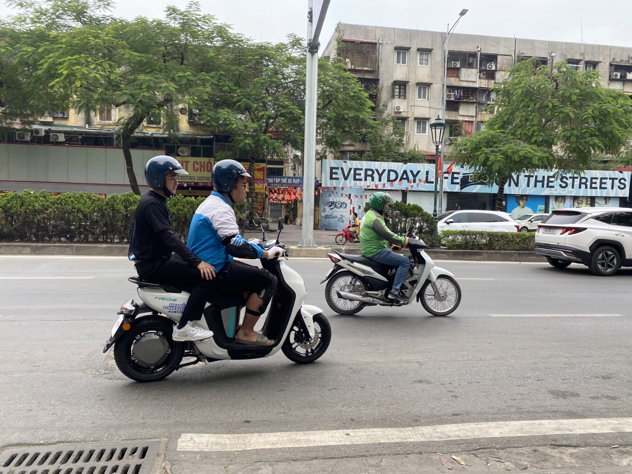 Yamaha 'tuy&ecirc;n chiến' xe điện tại Việt Nam: Tung dịch vụ đổi pin 24/7, cứu hộ miễn ph&iacute;, sẵn s&agrave;ng đấu s&ograve;ng phẳng với c&aacute;c đối thủ- Ảnh 3.