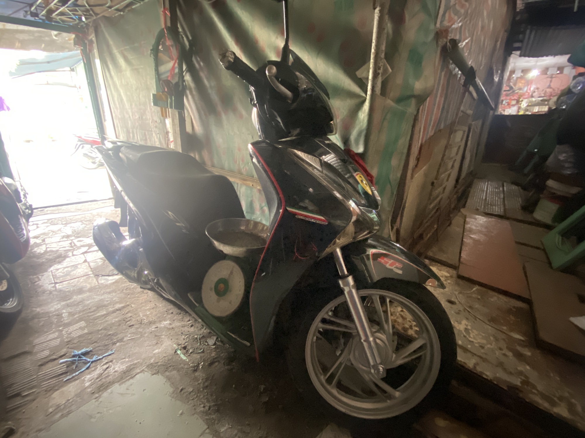 Gặp ch&uacute; xe &ocirc;m bị lan truyền sai sự thật tr&ecirc;n mạng: Tiết lộ về 2 chiếc xe PCX v&agrave; SH trong nh&agrave;- Ảnh 9.