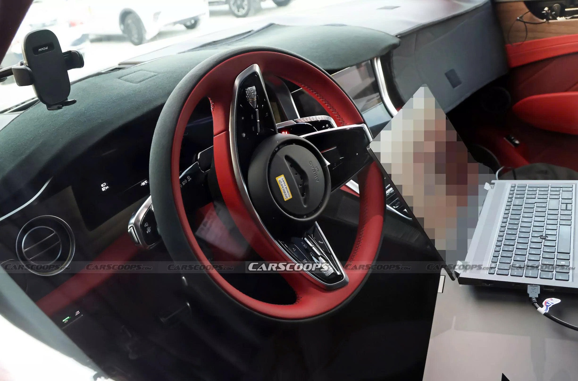 SUV nhỏ hơn Bentayga lộ ảnh nội thất: Màn hình cong, nhiều vật liệu cao cấp, 2 tông màu- Ảnh 3.