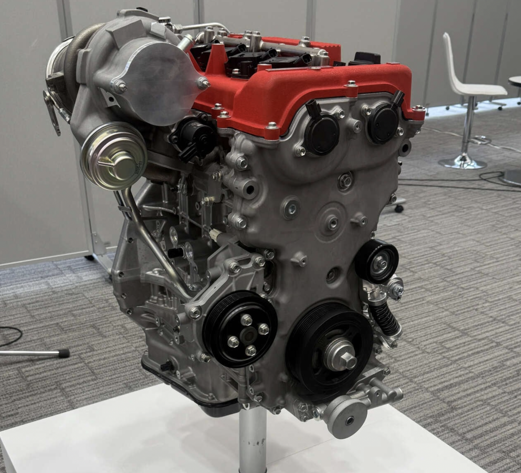 Toyota l&agrave;m sống dậy 'huyền thoại' MR2: Động cơ đặt giữa, dẫn động 4 b&aacute;nh quyết 'đấu' xe thể thao thuần chất- Ảnh 4.