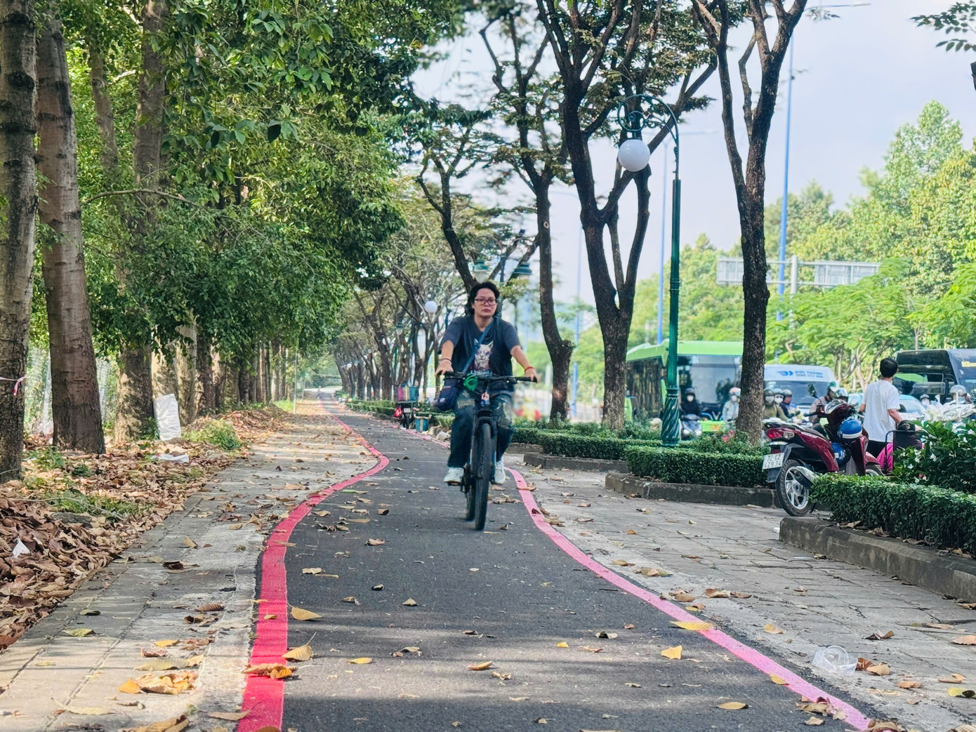 Ngắm l&agrave;n đường d&agrave;nh cho xe đạp đầu ti&ecirc;n tại TPHCM- Ảnh 4.