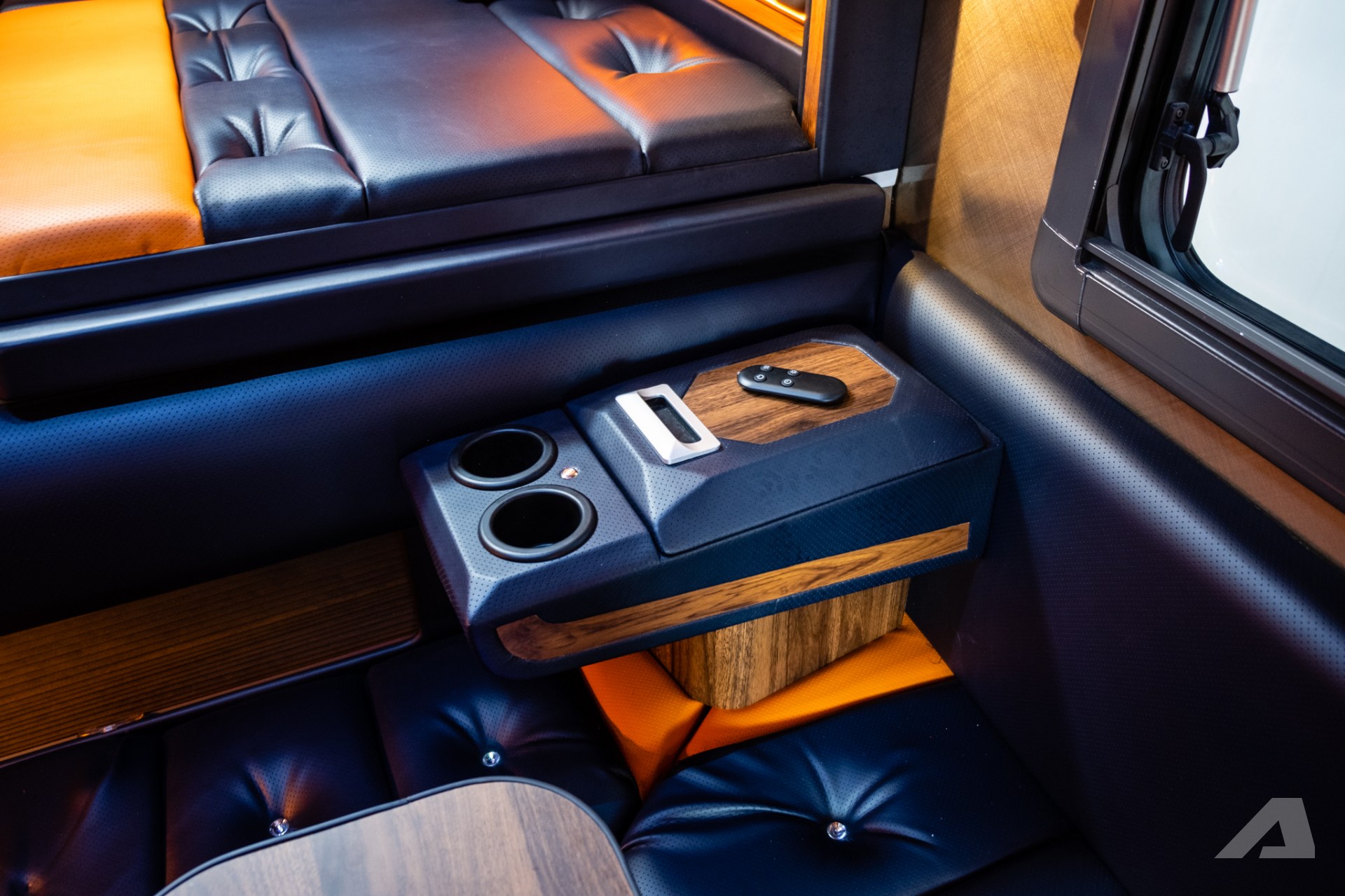 Thợ Việt làm nhà mini cho bán tải: Giá tới hơn 650 triệu đồng, có bếp, nhà vệ sinh, quầy rượu sang xịn, chủ xe tự tháo lắp được- Ảnh 19. Thợ Việt làm nhà mini cho bán tải: Giá tới hơn 650 triệu đồng, có bếp, nhà vệ sinh, quầy rượu sang xịn, chủ xe tự tháo lắp được- Ảnh 19.