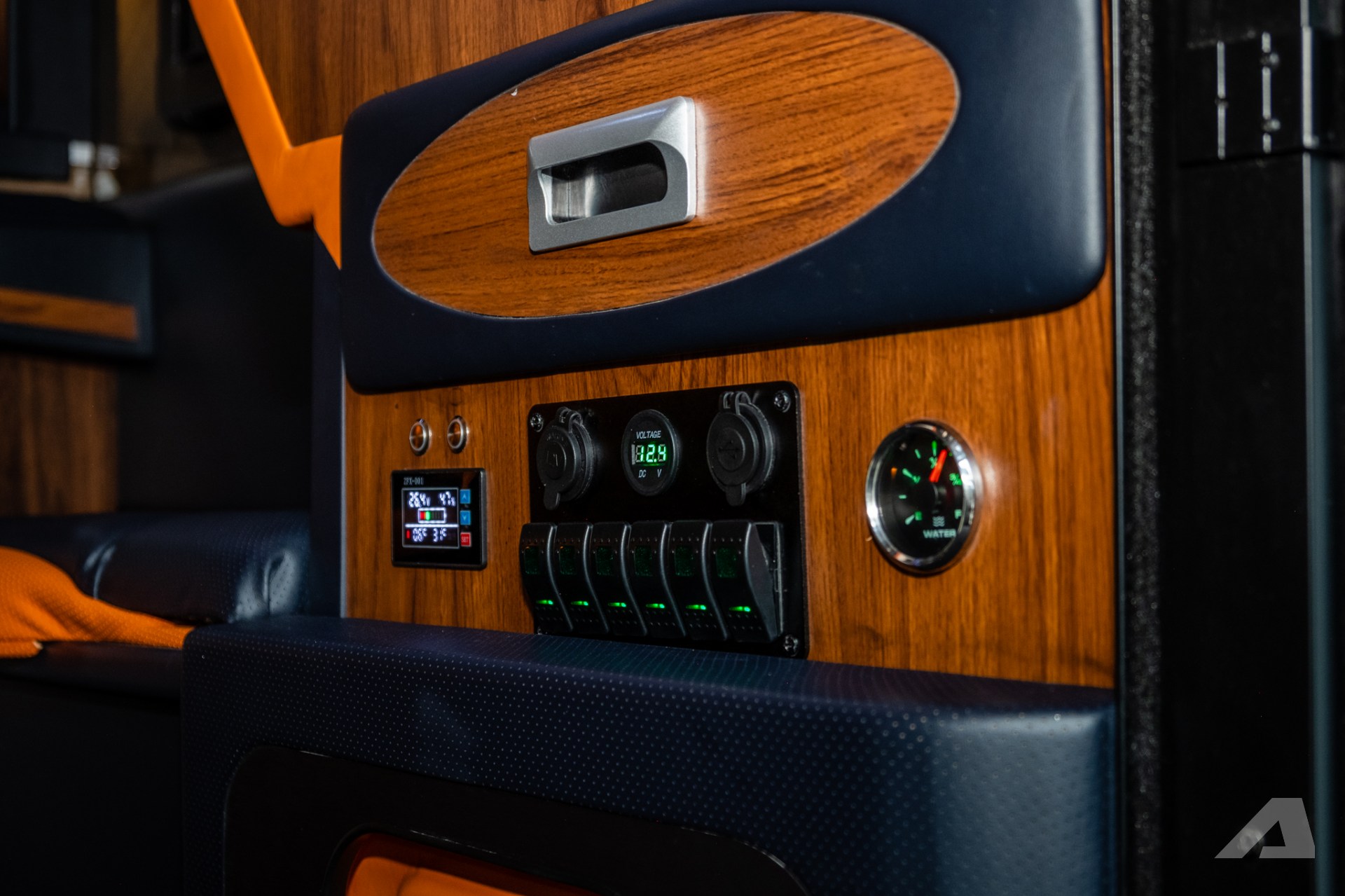 Thợ Việt làm nhà mini cho bán tải: Giá tới hơn 650 triệu đồng, có bếp, nhà vệ sinh, quầy rượu sang xịn, chủ xe tự tháo lắp được- Ảnh 10. Thợ Việt làm nhà mini cho bán tải: Giá tới hơn 650 triệu đồng, có bếp, nhà vệ sinh, quầy rượu sang xịn, chủ xe tự tháo lắp được- Ảnh 10.