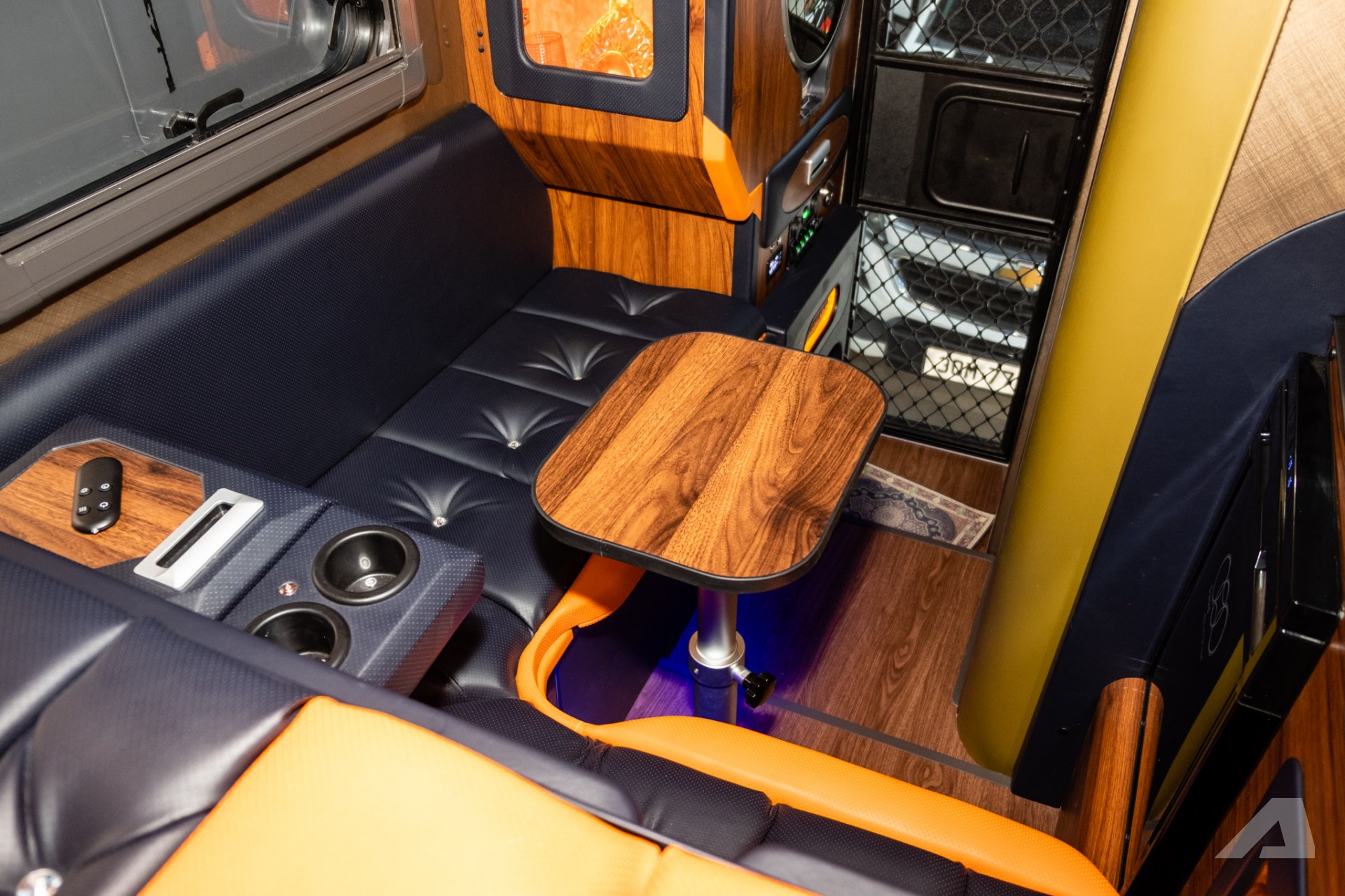 Thợ Việt làm nhà mini cho bán tải: Giá tới hơn 650 triệu đồng, có bếp, nhà vệ sinh, quầy rượu sang xịn, chủ xe tự tháo lắp được- Ảnh 17. Thợ Việt làm nhà mini cho bán tải: Giá tới hơn 650 triệu đồng, có bếp, nhà vệ sinh, quầy rượu sang xịn, chủ xe tự tháo lắp được- Ảnh 17.