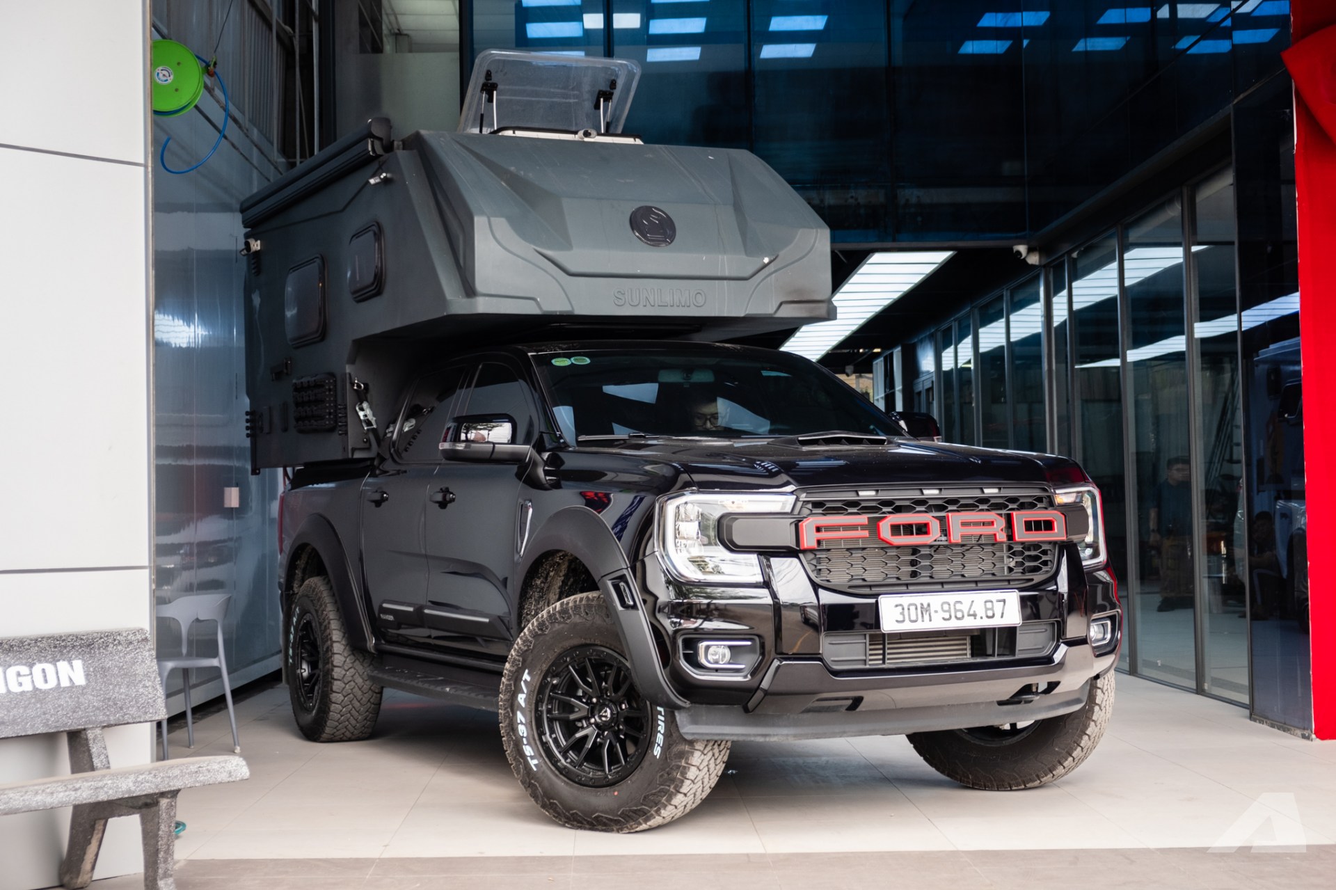 Thợ Việt làm nhà mini cho bán tải: Giá tới hơn 650 triệu đồng, có bếp, nhà vệ sinh, quầy rượu sang xịn, chủ xe tự tháo lắp được- Ảnh 2. Thợ Việt làm nhà mini cho bán tải: Giá tới hơn 650 triệu đồng, có bếp, nhà vệ sinh, quầy rượu sang xịn, chủ xe tự tháo lắp được- Ảnh 2.