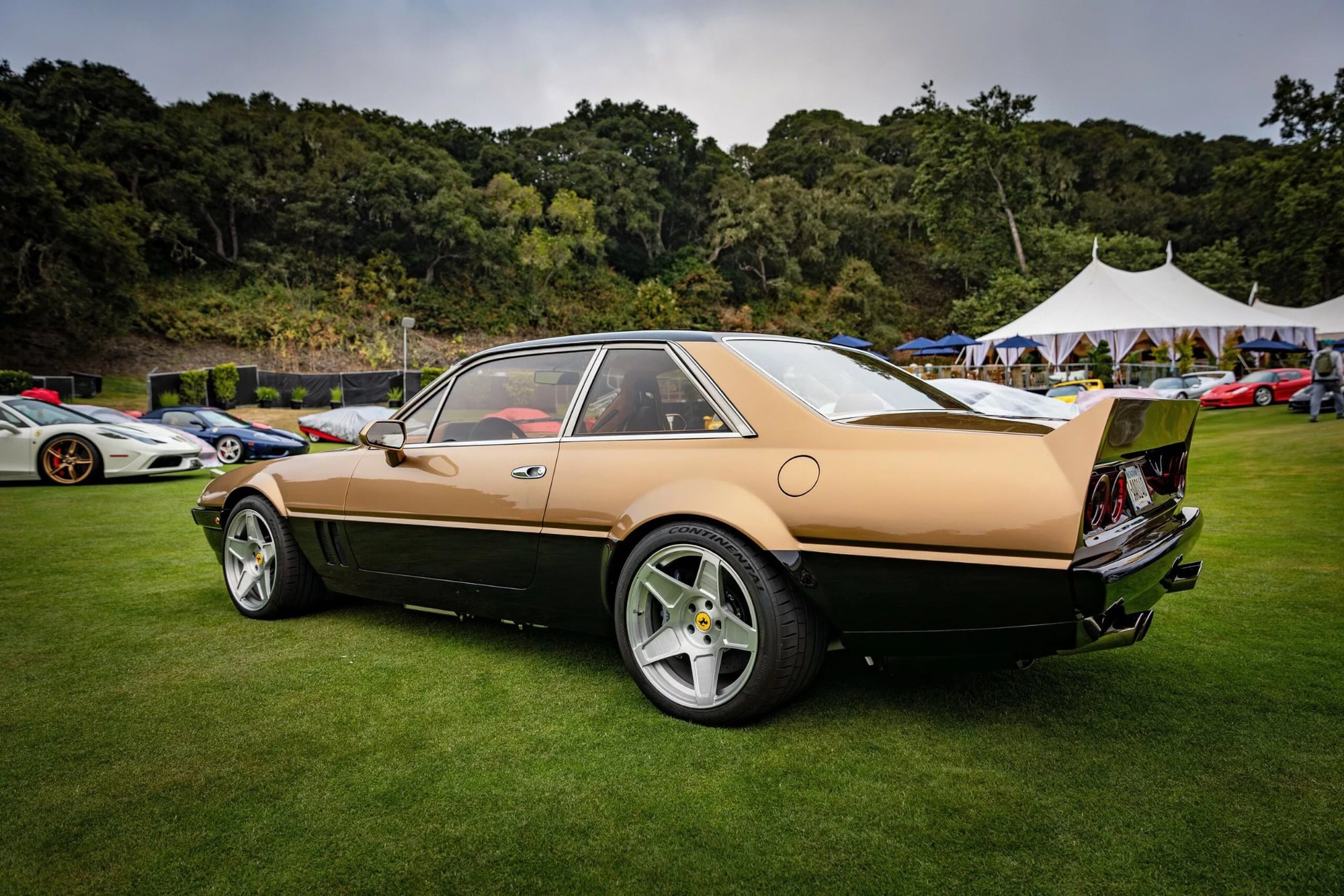 Chi hơn 47 tỷ đồng để sở hữu chiếc Ferrari độc nhất thế giới: Th&acirc;n xe 412, động cơ 812, hộp số 599, da nội thất lấy từ loại d&ecirc; đặc biệt ở M&ocirc;ng Cổ, mất 5.000 giờ để ho&agrave;n thiện- Ảnh 5.