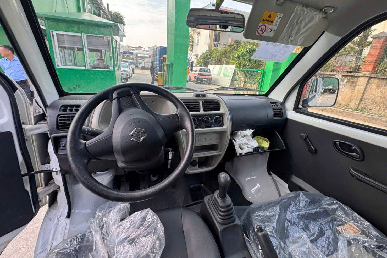 Ảnh thực tế 'Su cóc' mới giá 310 triệu đồng tại Việt Nam: Nhiều trang bị an toàn, nhỏ hơn EC Van nhưng có cửa lùa, chạy 500km/bình xăng- Ảnh 7. Ảnh thực tế 'Su cóc' mới giá 310 triệu đồng tại Việt Nam: Nhiều trang bị an toàn, nhỏ hơn EC Van nhưng có cửa lùa, chạy 500km/bình xăng- Ảnh 7.