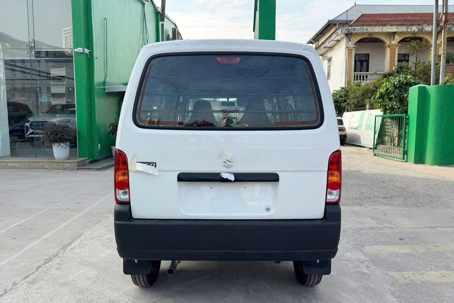 Ảnh thực tế 'Su c&oacute;c' mới gi&aacute; 310 triệu đồng tại Việt Nam: Nhiều trang bị an to&agrave;n, nhỏ hơn EC Van nhưng c&oacute; cửa l&ugrave;a, chạy 500km/b&igrave;nh xăng- Ảnh 9.