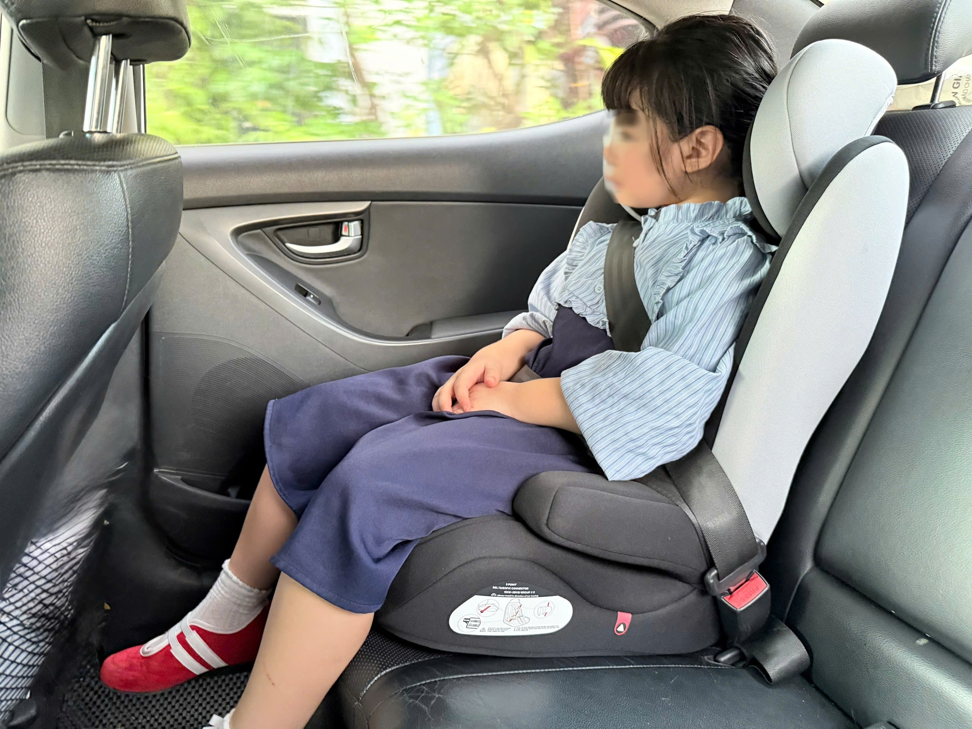 Chính phủ đề xuất miễn trừ ghế an toàn cho trẻ dưới 10 tuổi trên taxi và xe buýt- Ảnh 1. Chính phủ đề xuất miễn trừ ghế an toàn cho trẻ dưới 10 tuổi trên taxi và xe buýt- Ảnh 1.