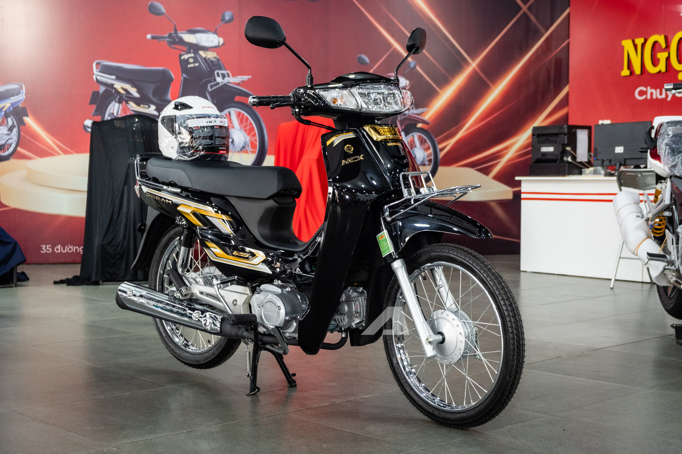 Honda Dream NCX 2026 đầu tiên về Việt Nam: Giá hơn 100 triệu đồng, ngang 2 chiếc SH- Ảnh 5. Honda Dream NCX 2026 đầu tiên về Việt Nam: Giá hơn 100 triệu đồng, ngang 2 chiếc SH- Ảnh 5.