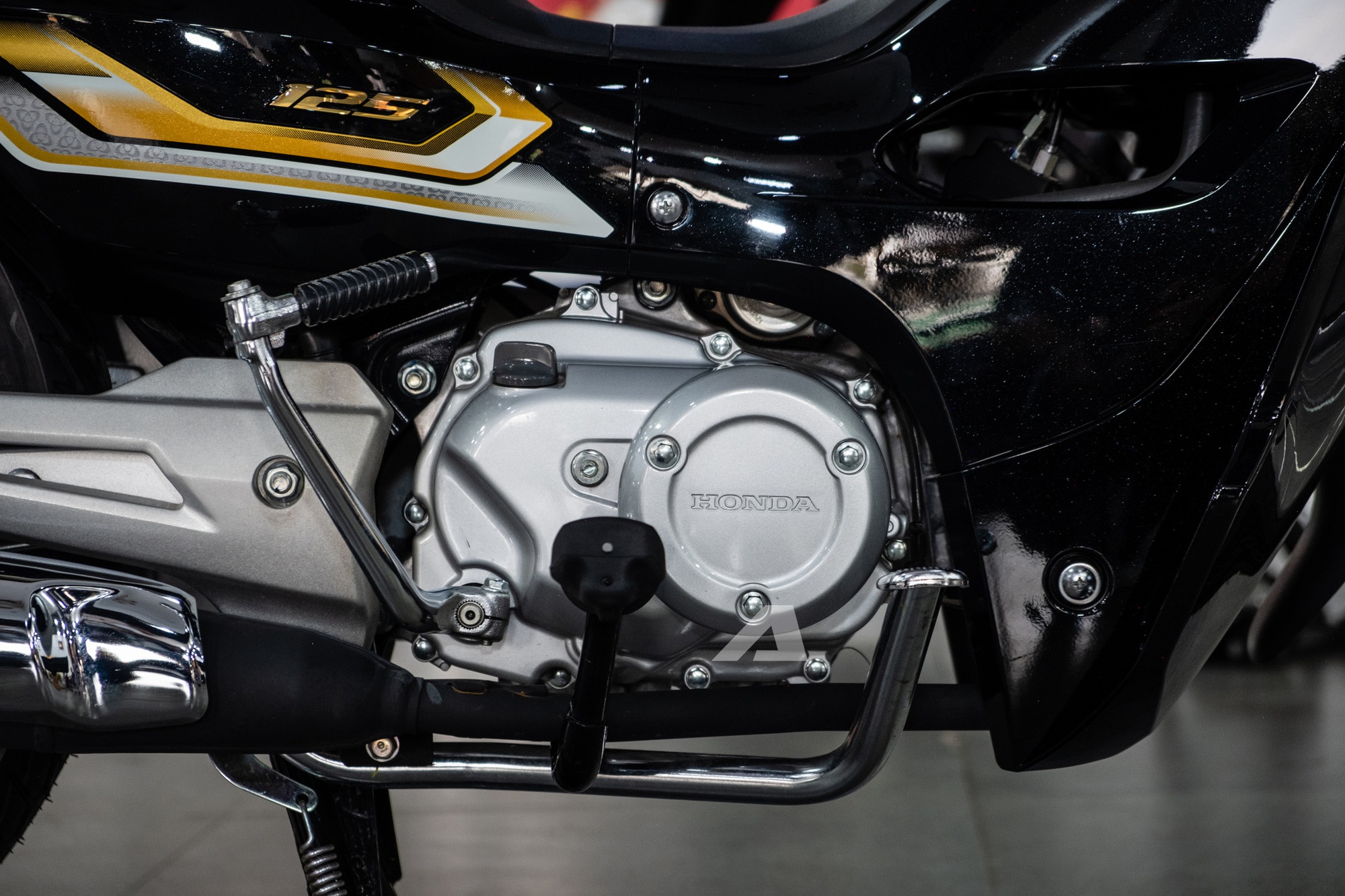 Honda Dream NCX 2026 đầu tiên về Việt Nam: Giá hơn 100 triệu đồng, ngang 2 chiếc SH- Ảnh 11. Honda Dream NCX 2026 đầu tiên về Việt Nam: Giá hơn 100 triệu đồng, ngang 2 chiếc SH- Ảnh 11.