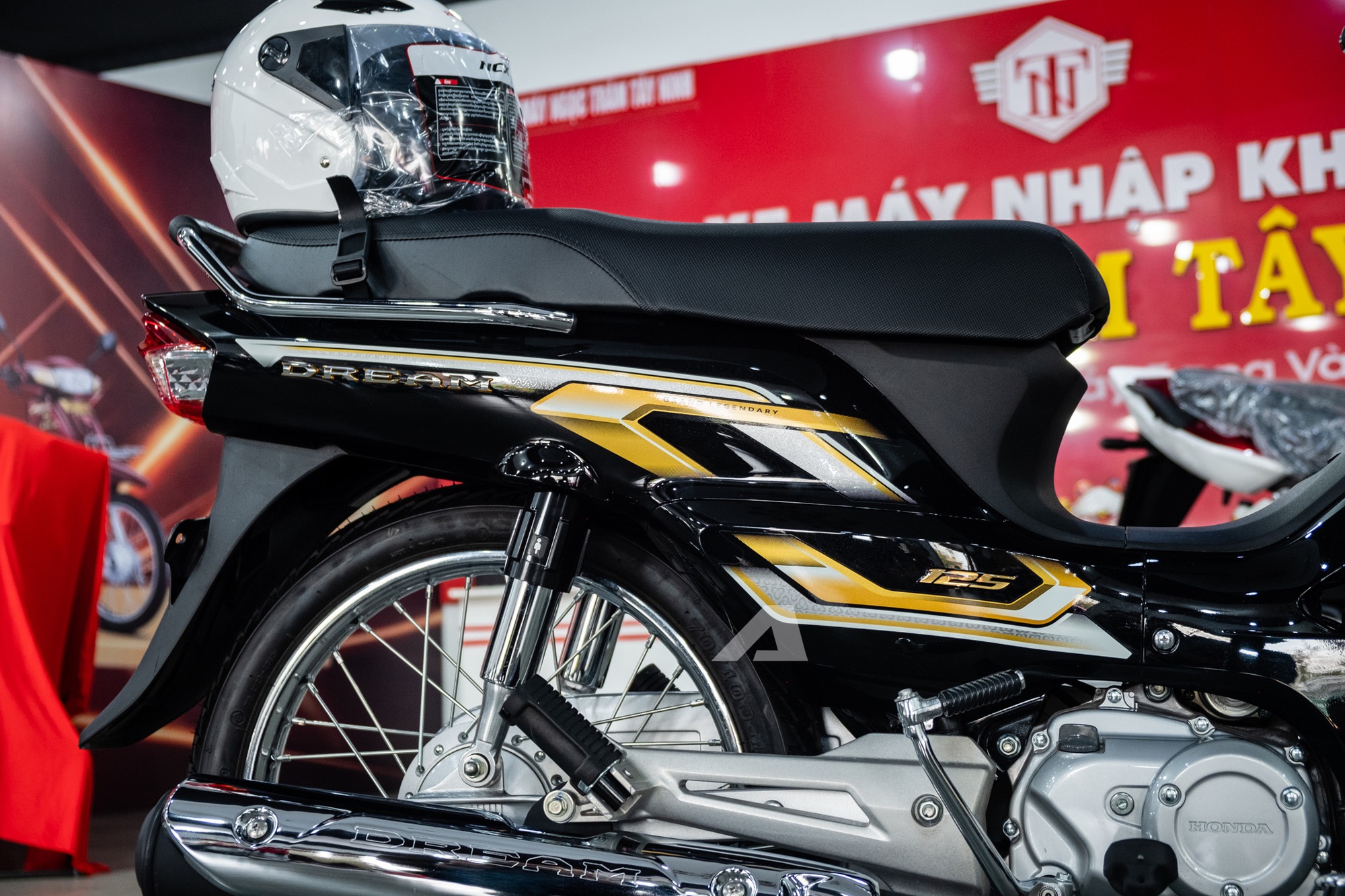 Honda Dream NCX 2026 đầu tiên về Việt Nam: Giá hơn 100 triệu đồng, ngang 2 chiếc SH- Ảnh 20. Honda Dream NCX 2026 đầu tiên về Việt Nam: Giá hơn 100 triệu đồng, ngang 2 chiếc SH- Ảnh 20.