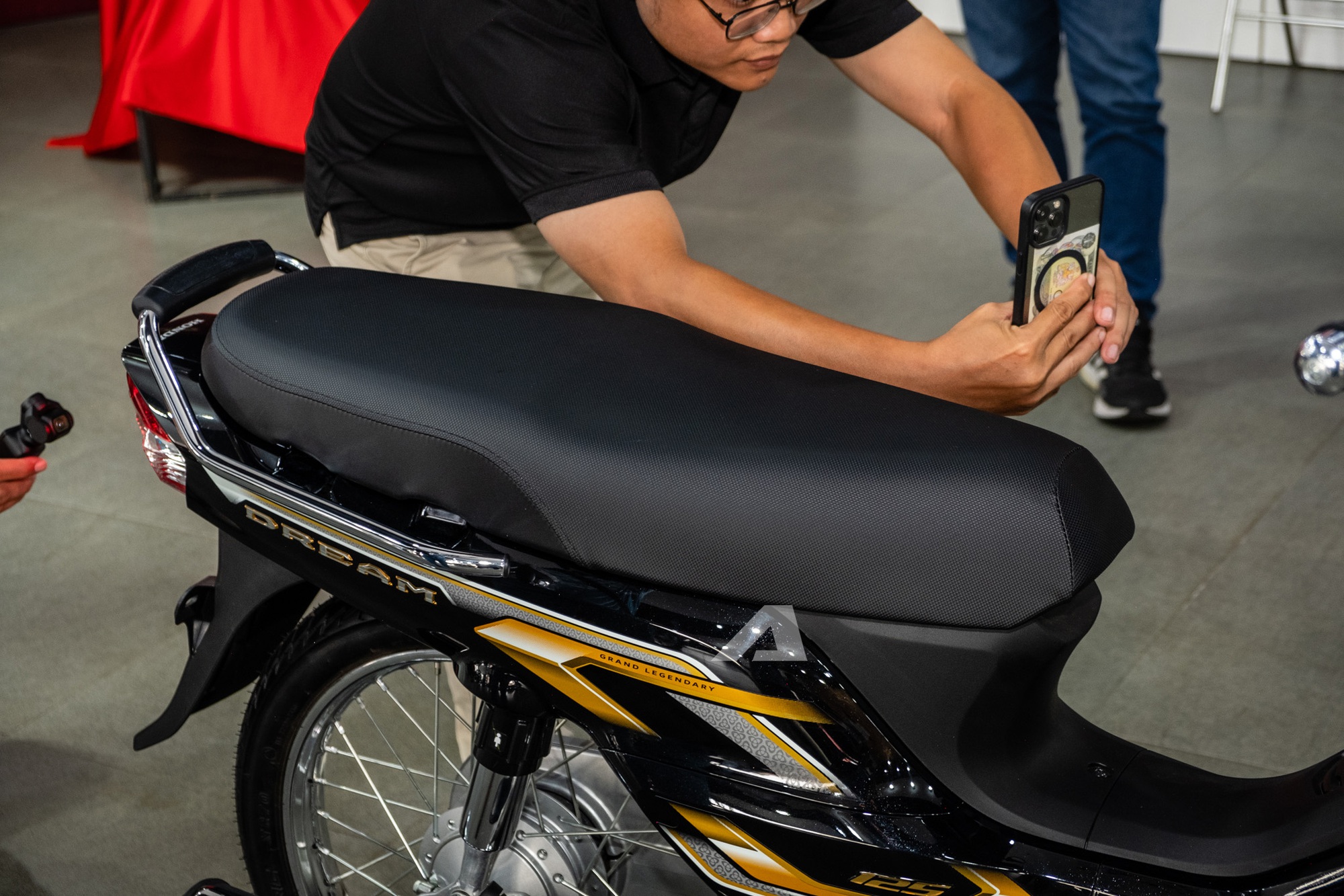 Honda Dream NCX 2026 đầu tiên về Việt Nam: Giá hơn 100 triệu đồng, ngang 2 chiếc SH- Ảnh 15. Honda Dream NCX 2026 đầu tiên về Việt Nam: Giá hơn 100 triệu đồng, ngang 2 chiếc SH- Ảnh 15.