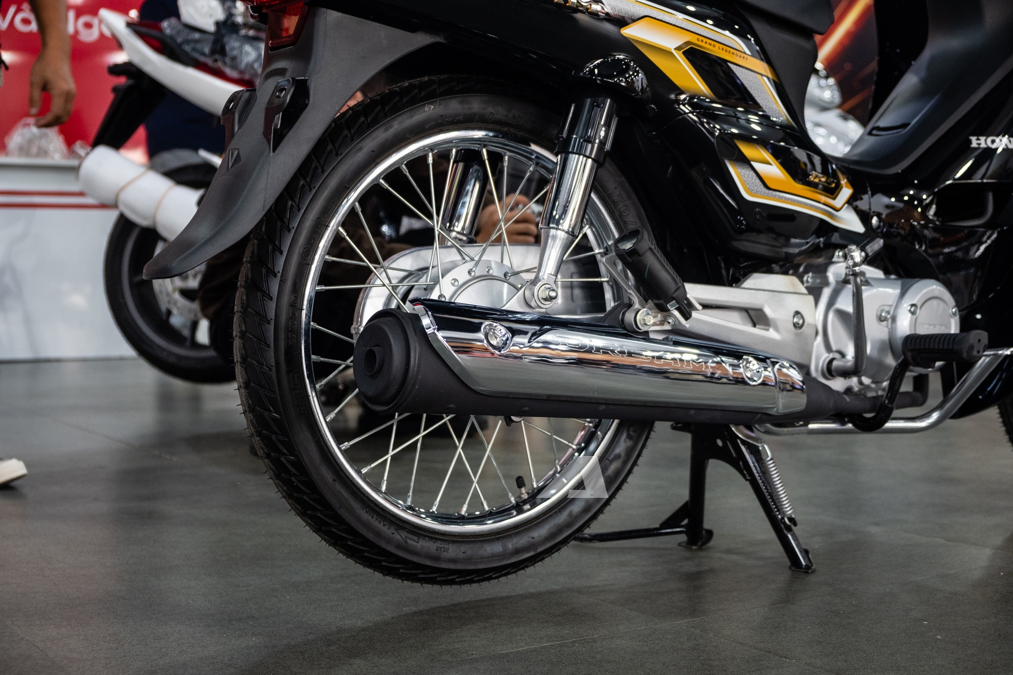 Honda Dream NCX 2026 đầu tiên về Việt Nam: Giá hơn 100 triệu đồng, ngang 2 chiếc SH- Ảnh 17. Honda Dream NCX 2026 đầu tiên về Việt Nam: Giá hơn 100 triệu đồng, ngang 2 chiếc SH- Ảnh 17.