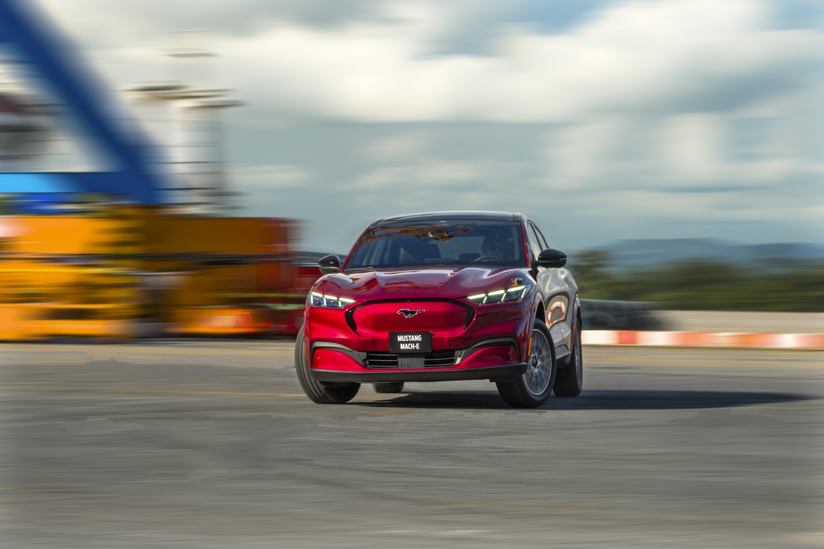 Triệu hồi Ford Mustang Mach-E tại Việt Nam để cập nhật phần mềm- Ảnh 2.