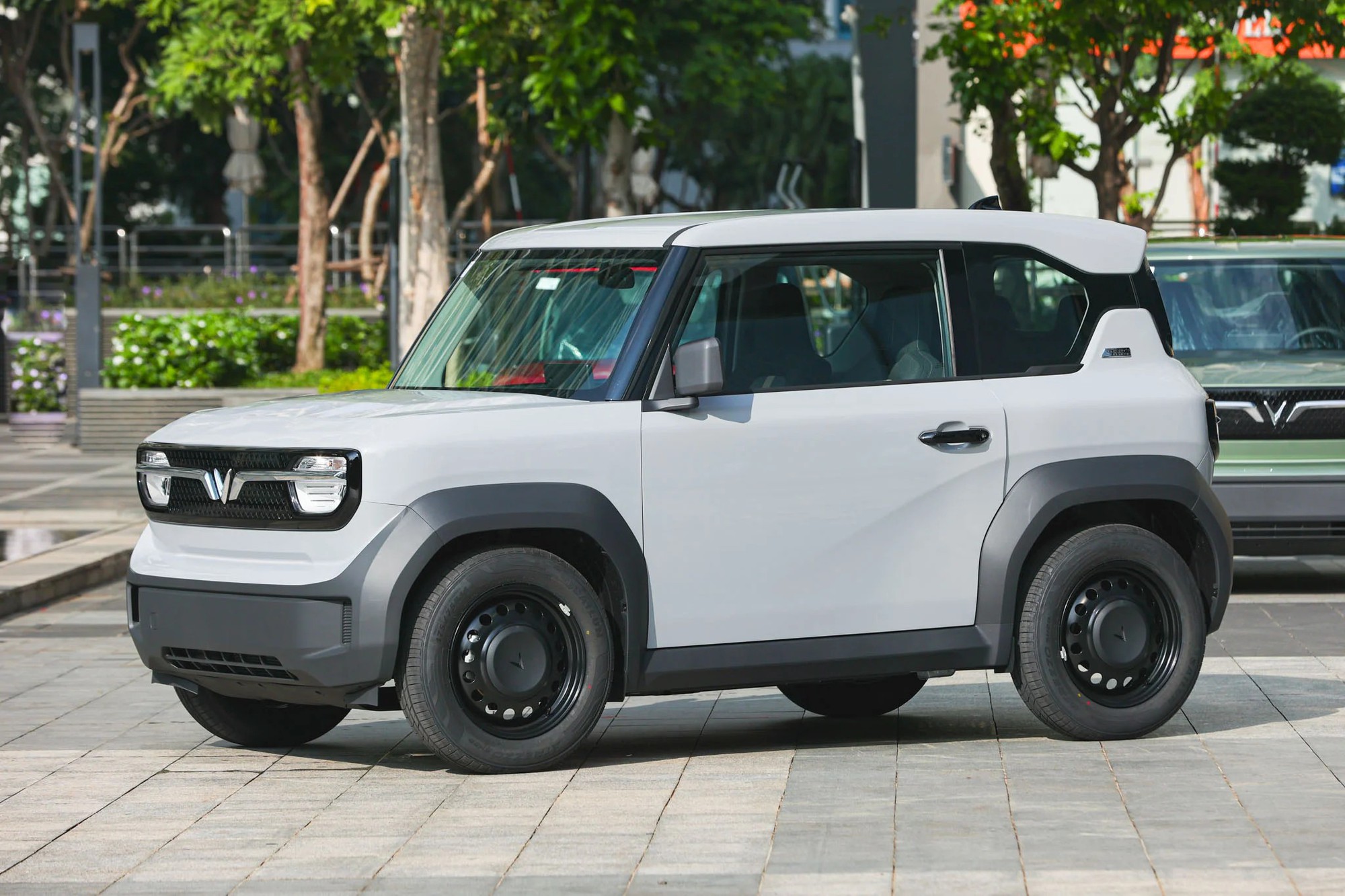 Rộ tin VinFast VF 3 sắp th&ecirc;m bản cao cấp: Gi&aacute; dự kiến 315 triệu đồng, th&ecirc;m gương điện, camera l&ugrave;i để chủ xe đỡ phải độ- Ảnh 2.