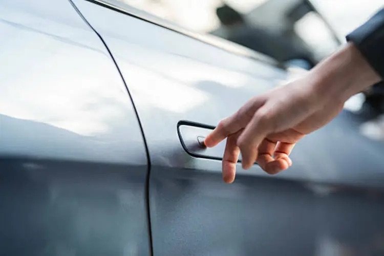 Tay nắm cửa kiểu Range Rover từng ‘hot trend’ một thời nay bị cấm vì liên quan nhiều tai nạn gây chết người- Ảnh 1. Tay nắm cửa kiểu Range Rover từng ‘hot trend’ một thời nay bị cấm vì liên quan nhiều tai nạn gây chết người- Ảnh 1.