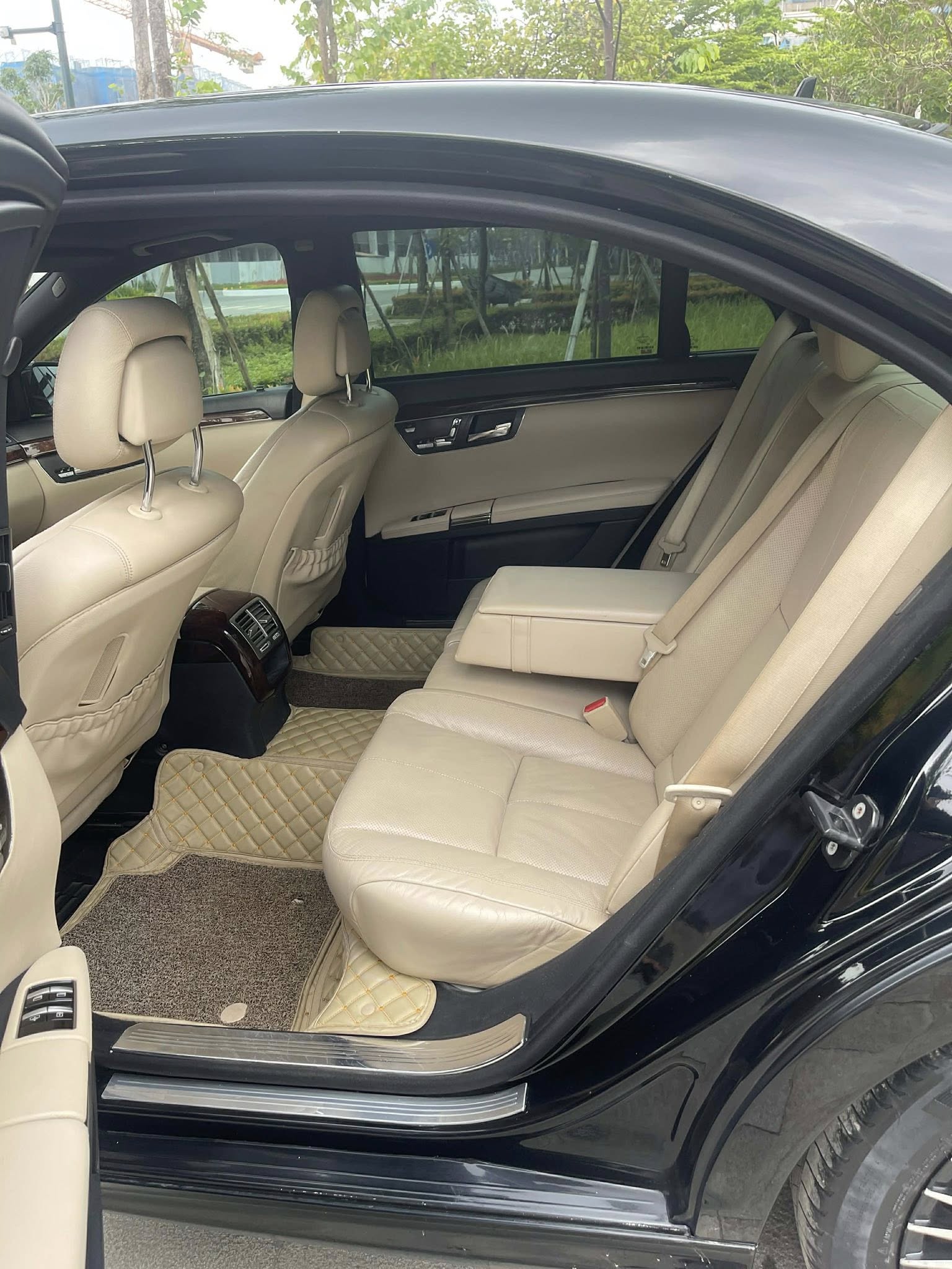 Mercedes-Benz S 350 bán rẻ ngang VF 3, người bán rao 'xe đi Tết, mua mới mất vài tỷ, chỉ đổ xăng là chạy'- Ảnh 5. Mercedes-Benz S 350 bán rẻ ngang VF 3, người bán rao 'xe đi Tết, mua mới mất vài tỷ, chỉ đổ xăng là chạy'- Ảnh 5.