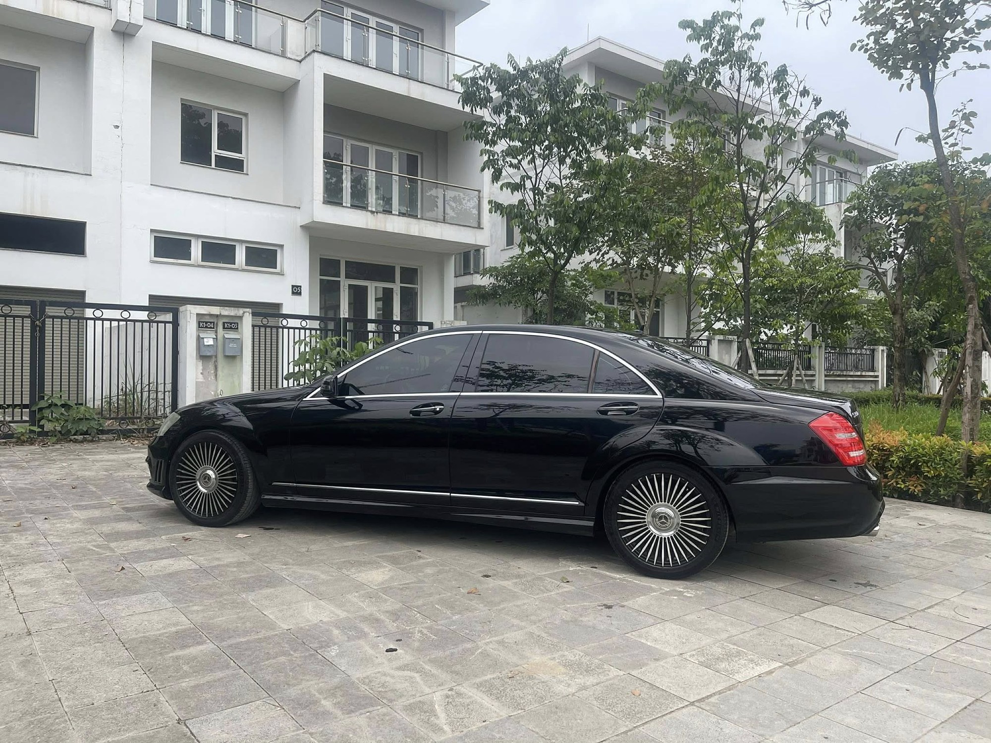 Mercedes-Benz S 350 bán rẻ ngang VF 3, người bán rao 'xe đi Tết, mua mới mất vài tỷ, chỉ đổ xăng là chạy'- Ảnh 3. Mercedes-Benz S 350 bán rẻ ngang VF 3, người bán rao 'xe đi Tết, mua mới mất vài tỷ, chỉ đổ xăng là chạy'- Ảnh 3.