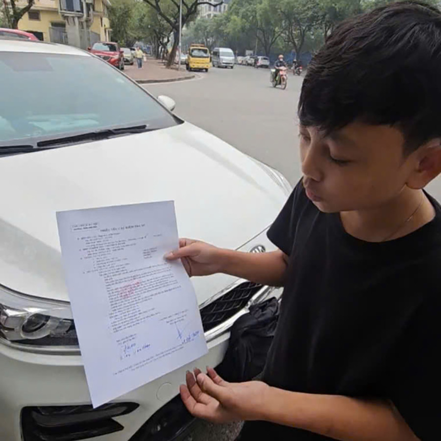 Nhìn lại những ‘drama’ chấn động làng xe Việt trong năm 2025: Từ Mercedes-Benz bốc cháy vì ‘bố chuột’ đến cú lừa ‘check xe’ nguyên bản dù từng tai nạn nát đuôi- Ảnh 10. Nhìn lại những ‘drama’ chấn động làng xe Việt trong năm 2025: Từ Mercedes-Benz bốc cháy vì ‘bố chuột’ đến cú lừa ‘check xe’ nguyên bản dù từng tai nạn nát đuôi- Ảnh 10.