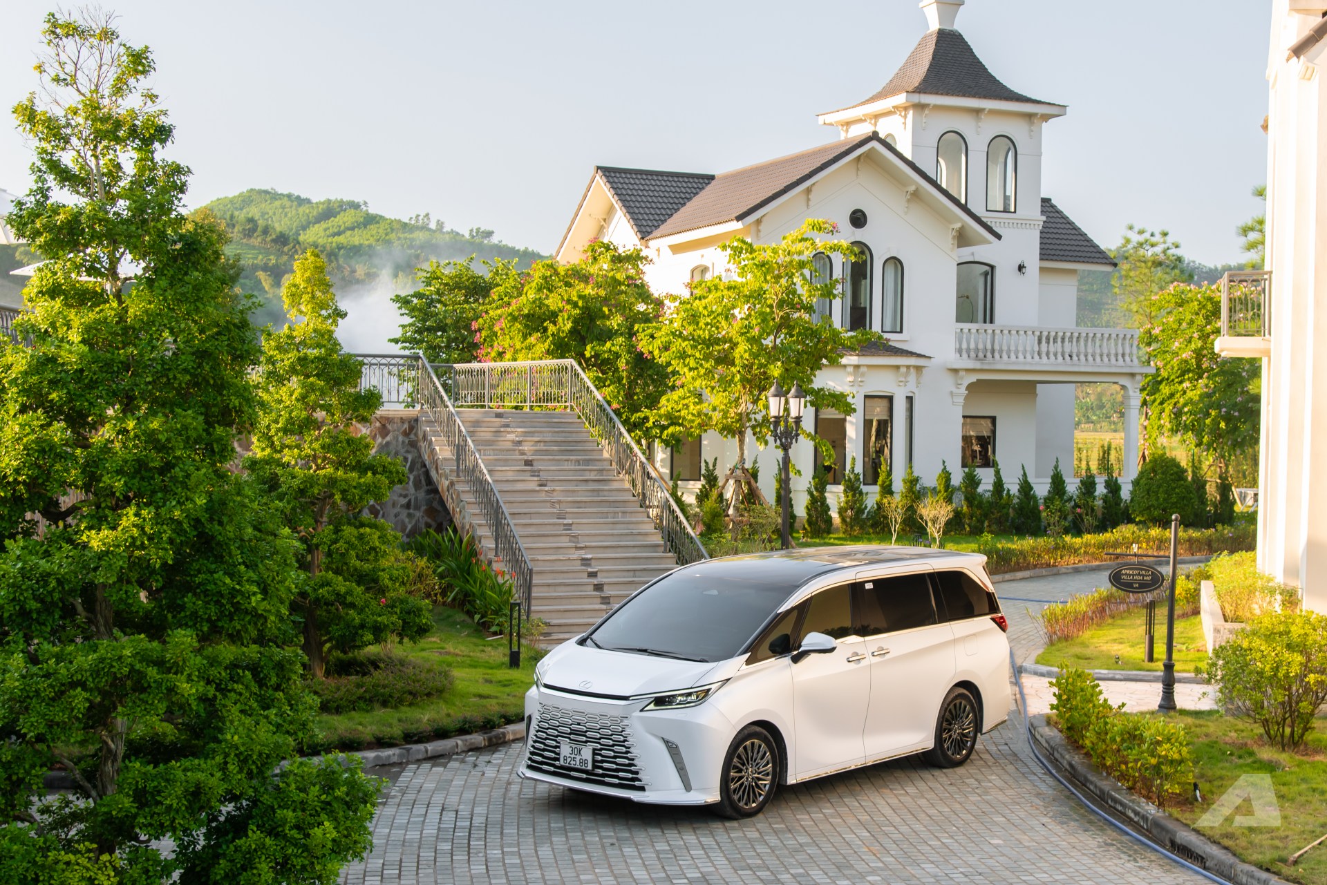 Gần 80km rời phố thị tới Kim Bôi với cảm giác tách mình trong khoang sau Lexus LM 500h- Ảnh 31.