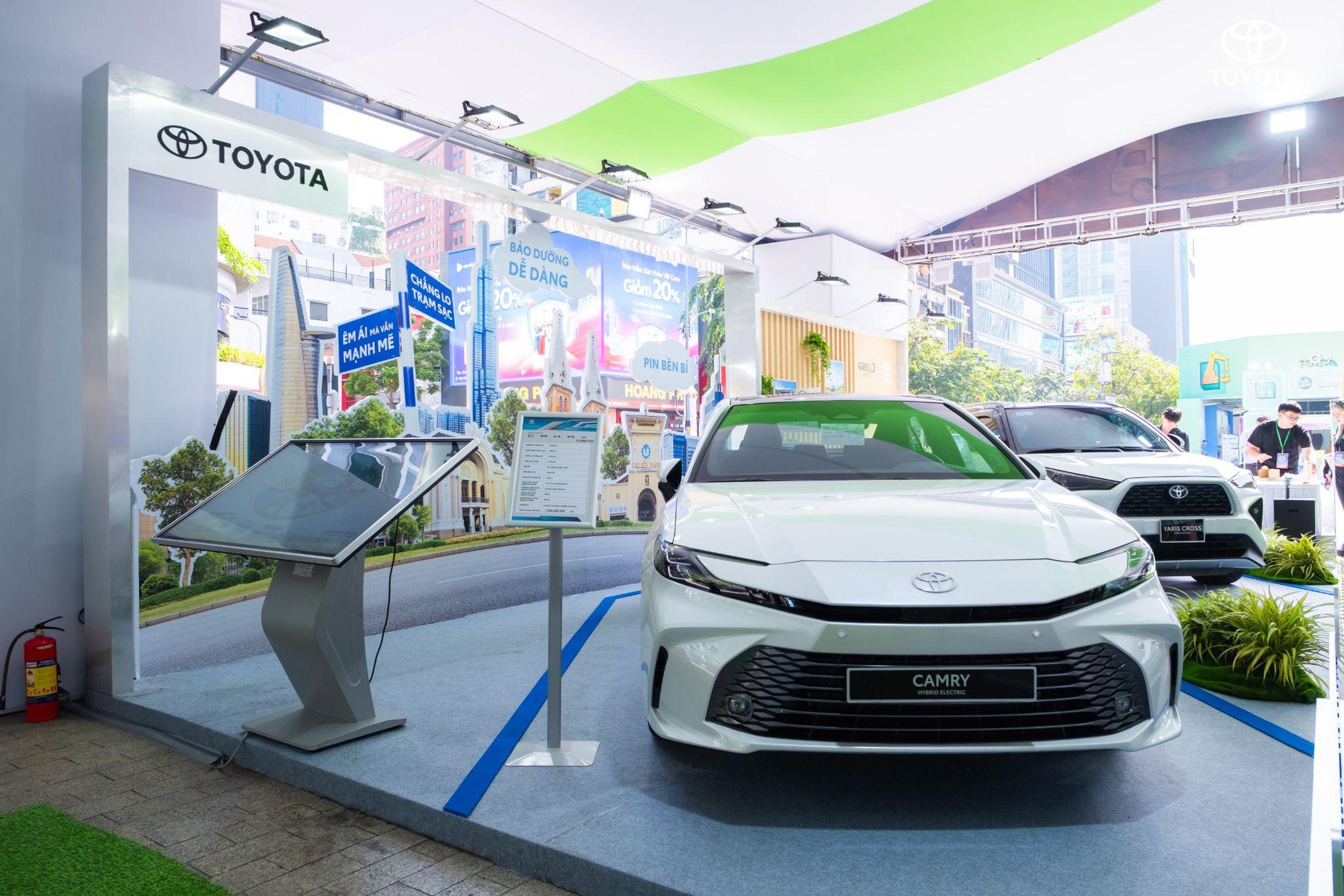 Đón Tết rộn ràng với ưu đãi “kép”, tiết kiệm tới 150 triệu đồng khi mua xe Toyota Hybrid Electric- Ảnh 1.