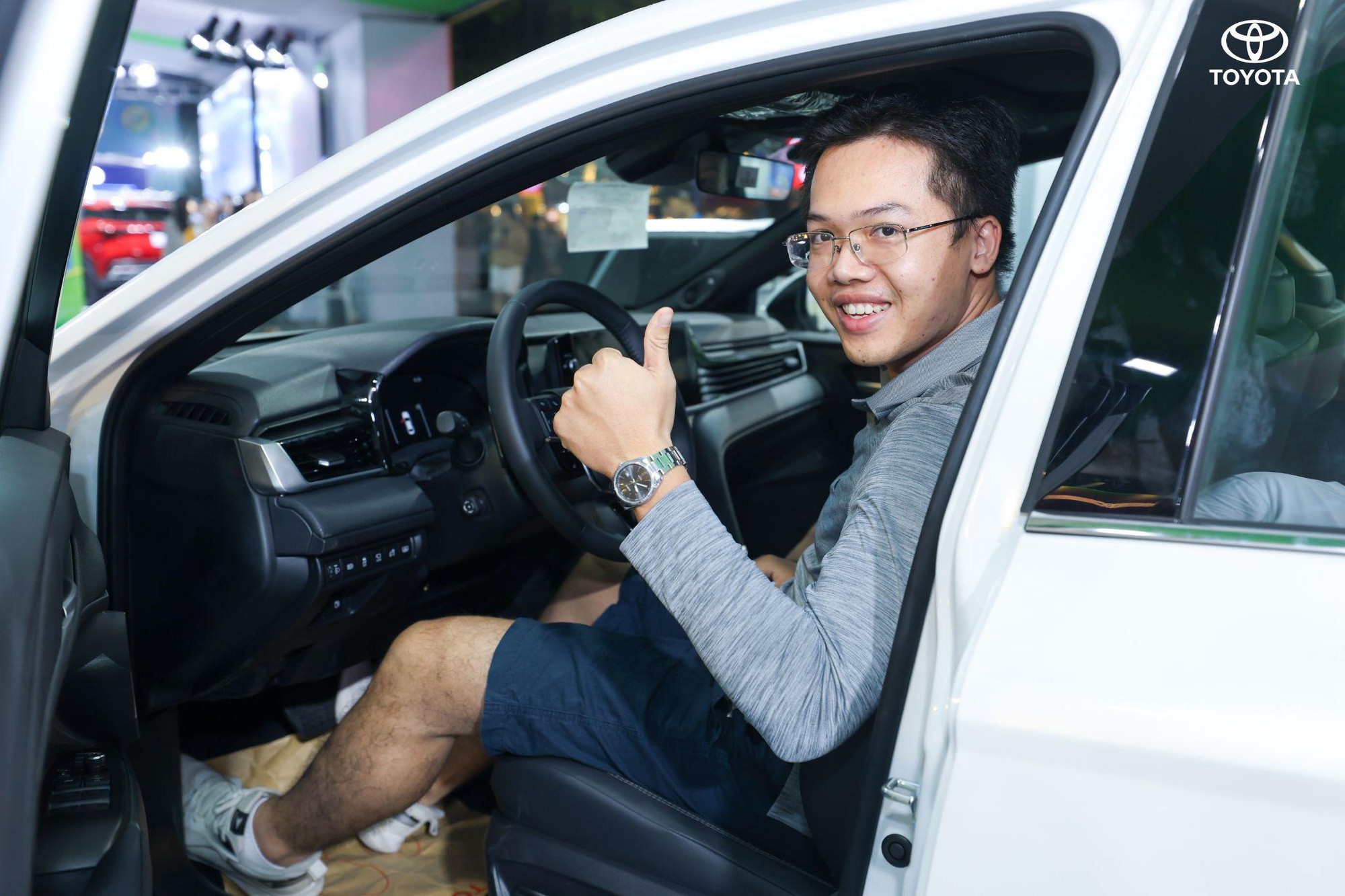 Đón Tết rộn ràng với ưu đãi “kép”, tiết kiệm tới 150 triệu đồng khi mua xe Toyota Hybrid Electric- Ảnh 2.