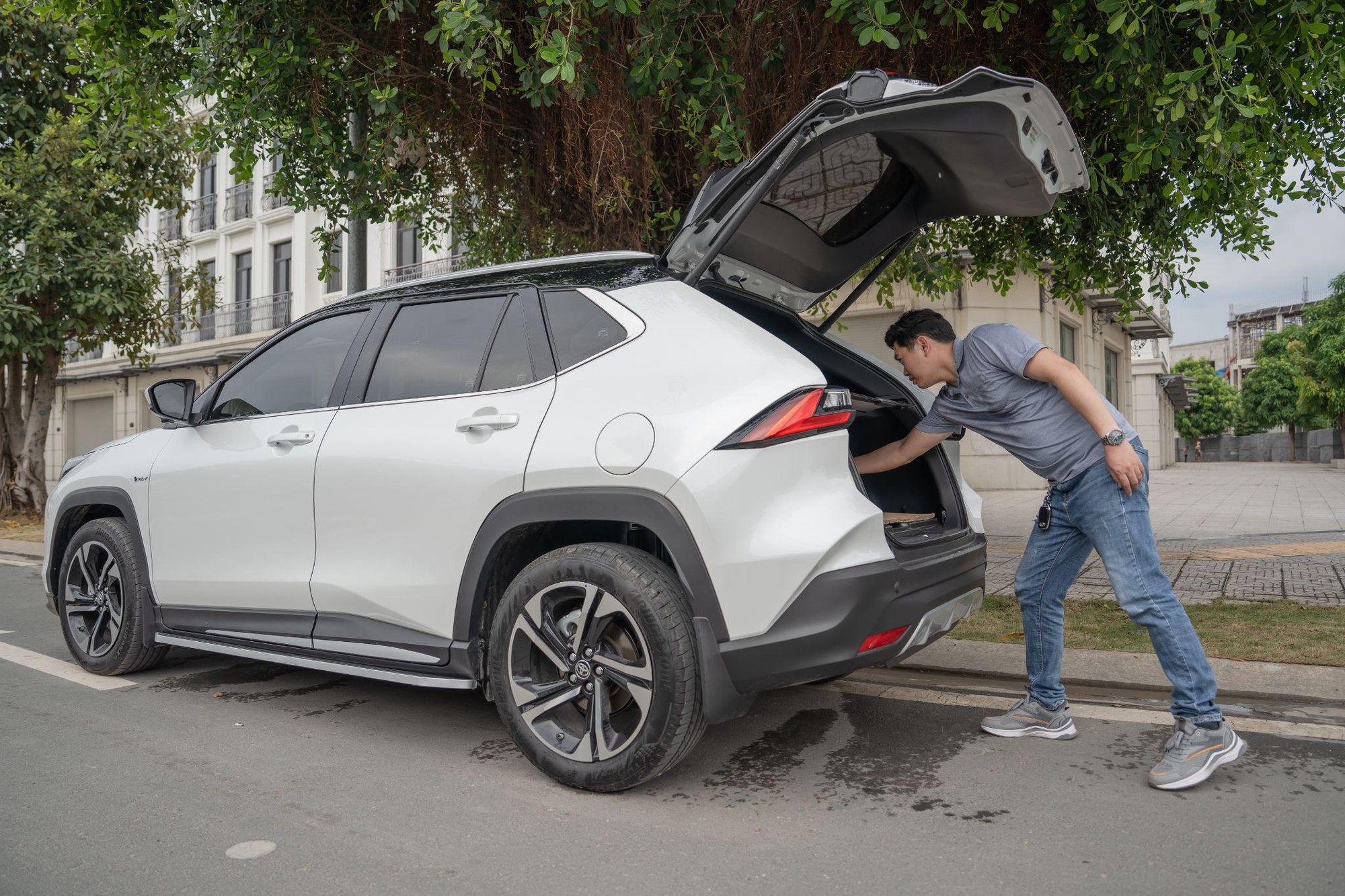 Đón Tết rộn ràng với ưu đãi “kép”, tiết kiệm tới 150 triệu đồng khi mua xe Toyota Hybrid Electric- Ảnh 4.