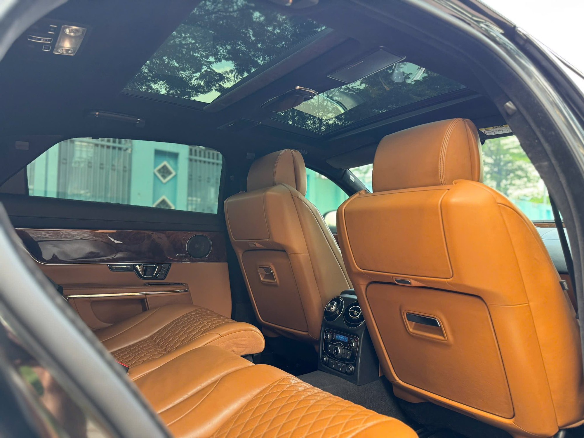 Jaguar XJL rao bán chưa đến 2 tỷ đồng sau 1 thập kỷ, cao hơn S-Class cùng thời nhưng người bán cho rằng đáng giá vì 'không dành cho số đông'- Ảnh 10.