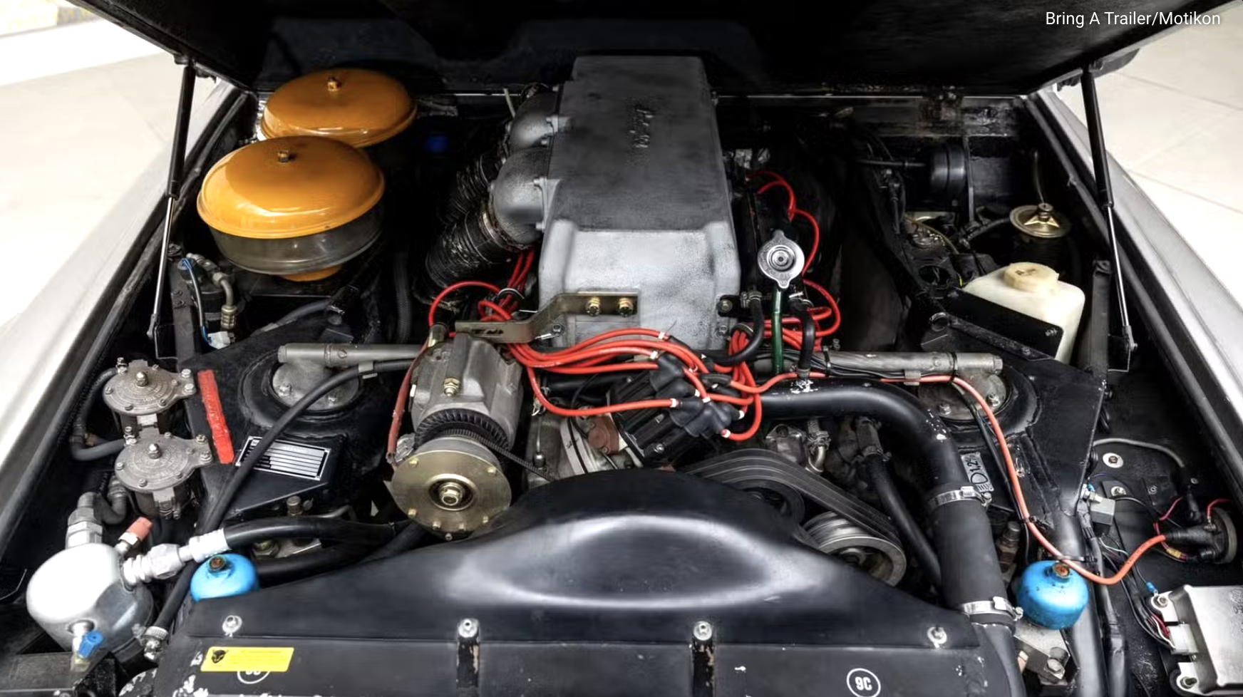 Xe Lamborghini 'siêu dị' từng thuộc về quốc vương Brunei lên sàn đấu giá: Động cơ V12, số sàn, 10 chỗ ngồi, độc nhất trên thế giới- Ảnh 5. Xe Lamborghini 'siêu dị' từng thuộc về quốc vương Brunei lên sàn đấu giá: Động cơ V12, số sàn, 10 chỗ ngồi, độc nhất trên thế giới- Ảnh 5.