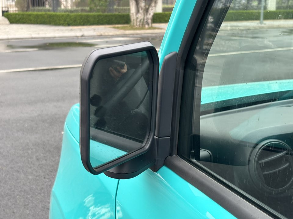 Hình chi tiết VinFast EC Van sắp bàn giao khách hàng: Nội thất tối giản, 1 màn hình, âm thanh radio, kính chỉnh điện, thùng hàng 2.600L- Ảnh 5.