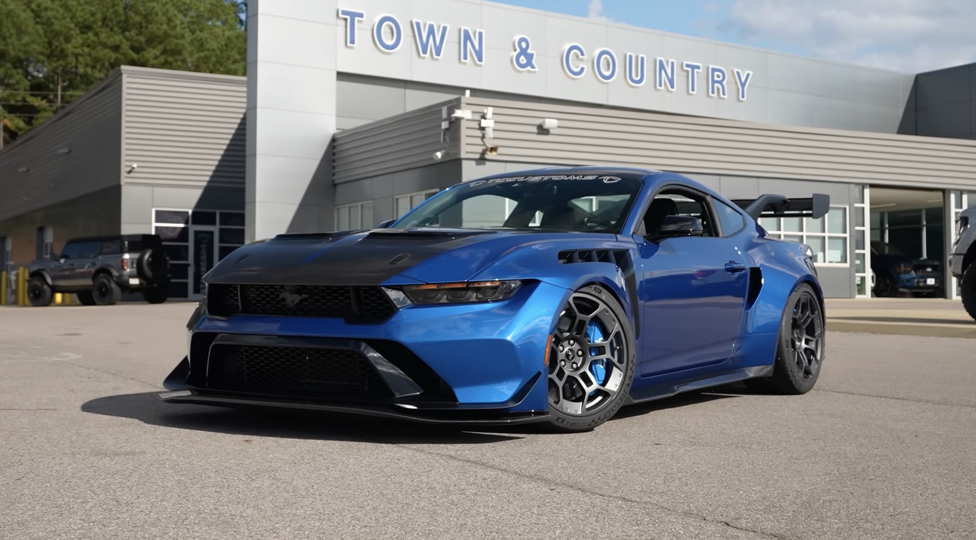 Mua xe về nhưng phải chờ 30 ngày mới nên cầm lái: Lời khuyên kỳ lạ của Ford dành cho các chủ nhân khi mua xe này- Ảnh 1. Mua xe về nhưng phải chờ 30 ngày mới nên cầm lái: Lời khuyên kỳ lạ của Ford dành cho các chủ nhân khi mua xe này- Ảnh 1.