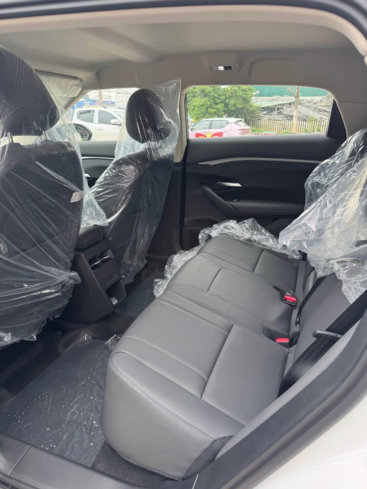 Chưa thỏa mãn với cặp đôi VF 3, nam diễn viên phim giờ vàng tậu luôn VinFast VF 7, mua xe vì thấy đẹp nhưng lý do thực sự là đây- Ảnh 7.