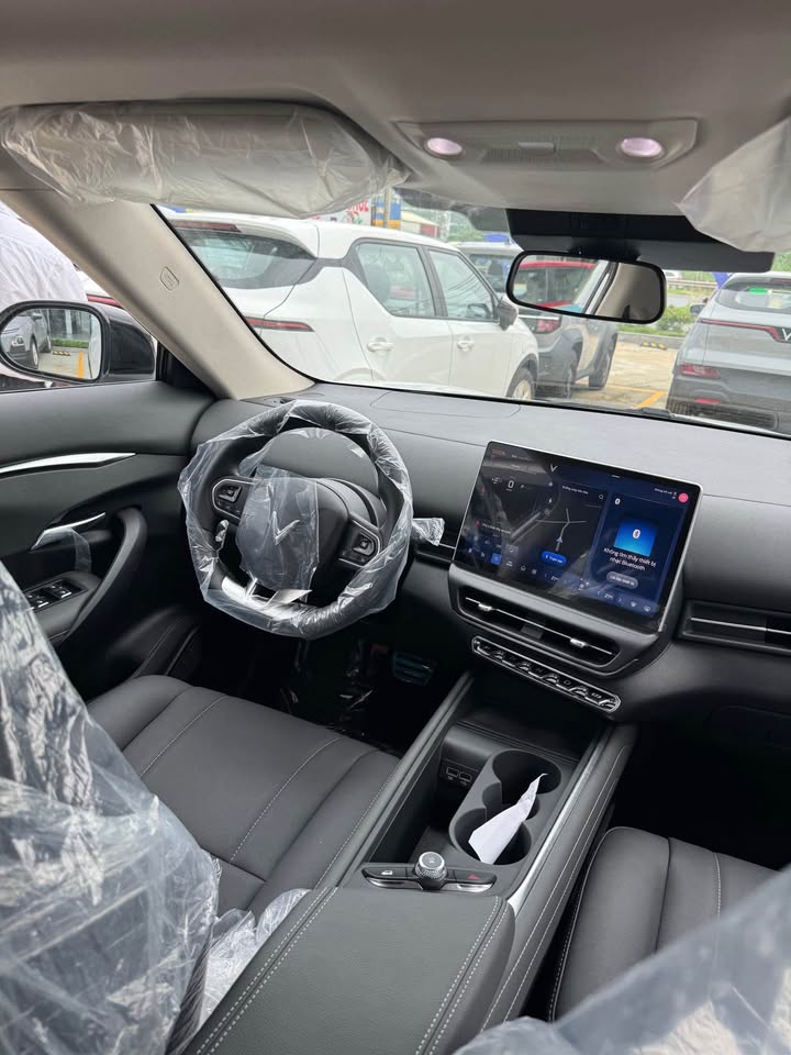 Chưa thỏa mãn với cặp đôi VF 3, nam diễn viên phim giờ vàng tậu luôn VinFast VF 7, mua xe vì thấy đẹp nhưng lý do thực sự là đây- Ảnh 6.