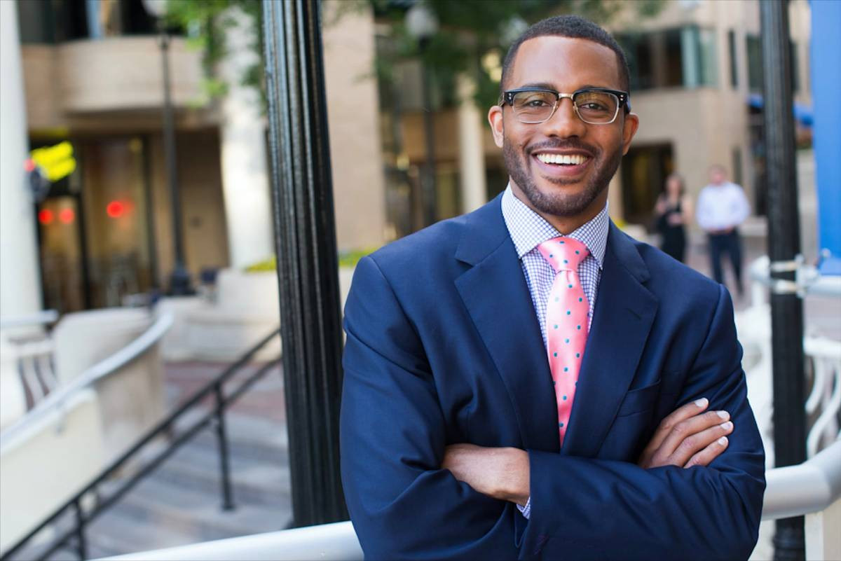 Khi “tấm lòng vàng” hóa thành siêu xe, biệt thự, sống sang chảnh ngút ngàn: Những cú "phốt" từ thiện gây chấn động- Ảnh 3.