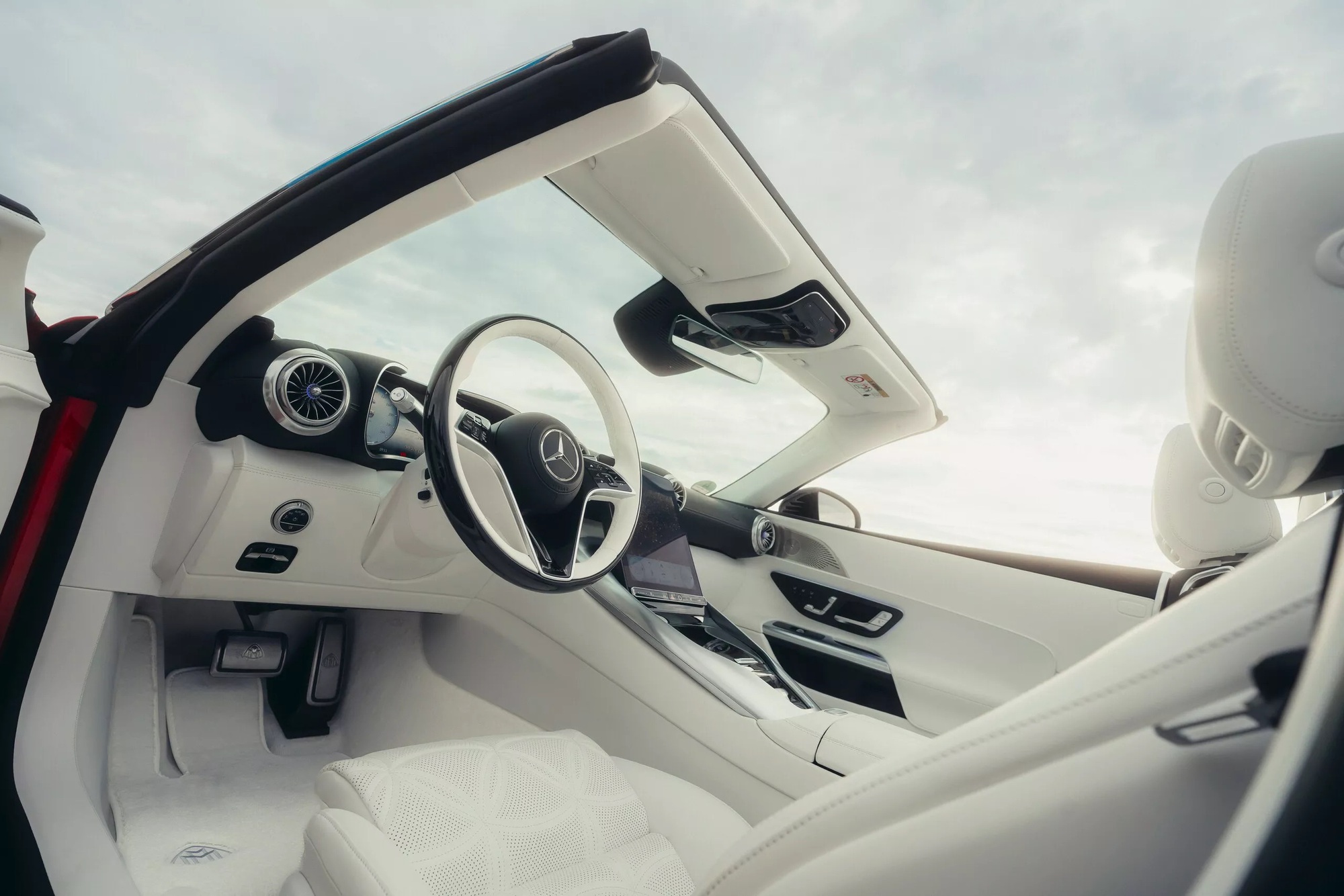 Bạn có thể bị ám ảnh khi đếm hết hết số lượng logo Maybach trên chiếc xe này: Không chỉ in trên xe mà còn giấu ở nhiều ‘chỗ hiểm’- Ảnh 3. Bạn có thể bị ám ảnh khi đếm hết hết số lượng logo Maybach trên chiếc xe này: Không chỉ in trên xe mà còn giấu ở nhiều ‘chỗ hiểm’- Ảnh 3.