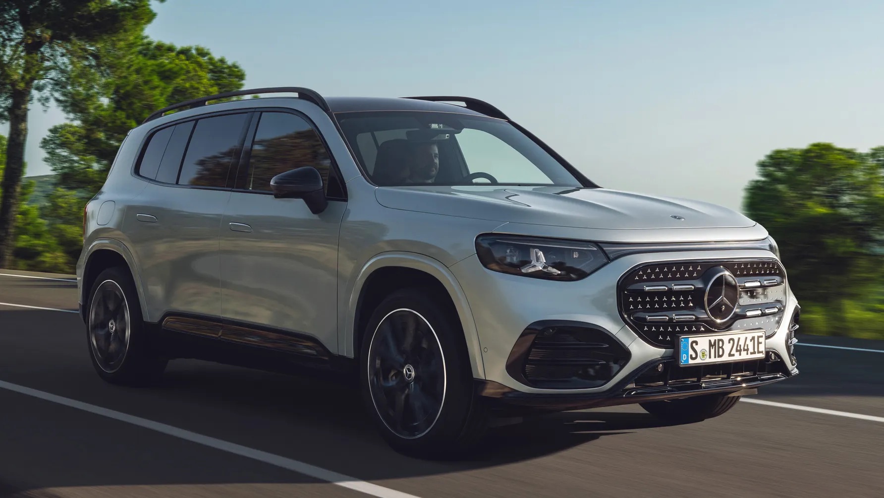 Mercedes-Benz GLB 2026 ra mắt: Giao diện hoàn toàn mới, màn hình trải dài táp lô, bỏ hẳn bản xăng, chạy 630km/sạc- Ảnh 3.
