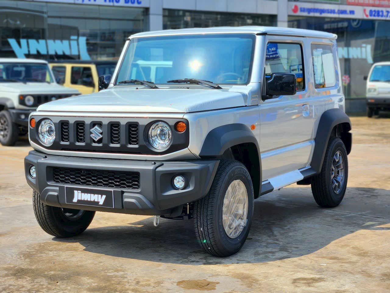 Suzuki Jimny giảm giá 60 triệu, xe mới rẻ hơn cả bản lướt, có người định mua cũ nay vội 'quay xe'- Ảnh 2.