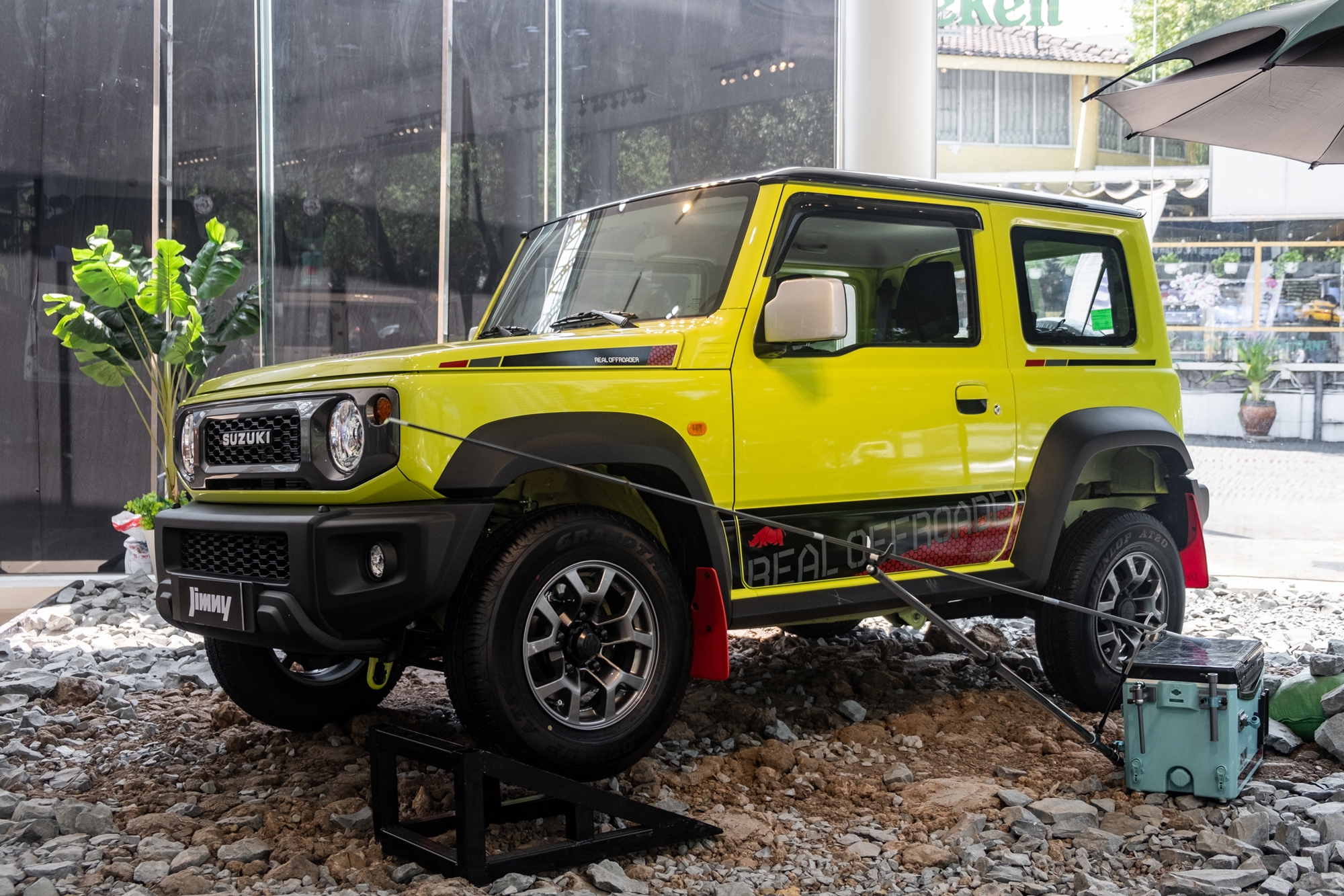 Suzuki Jimny giảm giá 60 triệu, xe mới rẻ hơn cả bản lướt, có người định mua cũ nay vội 'quay xe'- Ảnh 5.