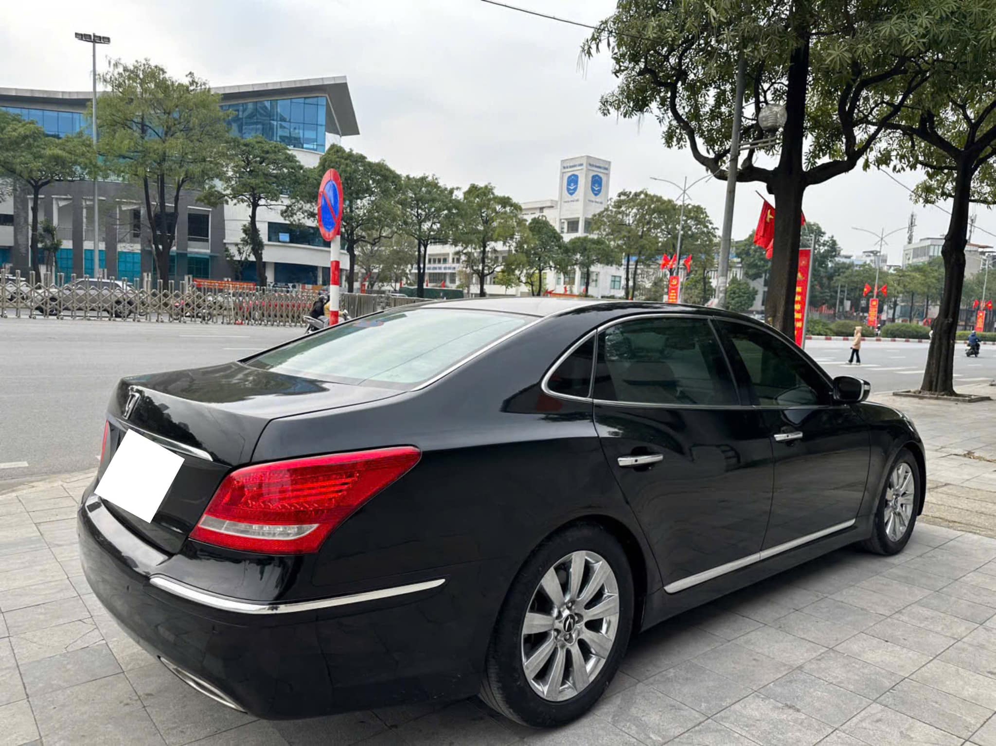 Xe sang Hyundai từng cạnh tranh 7-Series, S-Class rao bán chưa đến 700 triệu đồng sau 14 năm: Dùng máy V8, người bán vẫn khẳng định 'tiêu hao ít nhiên liệu'- Ảnh 7.