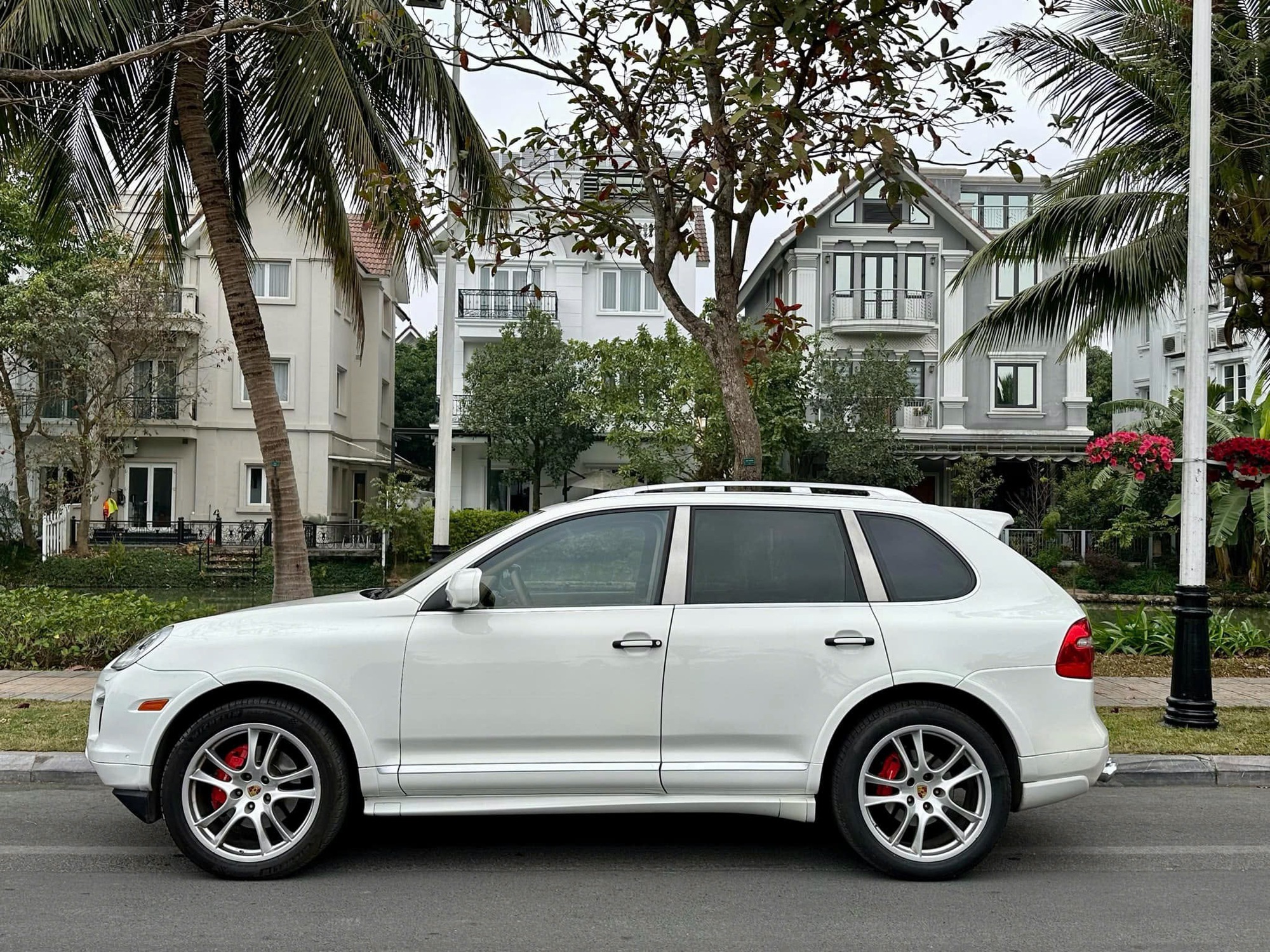 Sắm Porsche Cayenne GTS gần 600 triệu, chủ xe 33 tuổi chia sẻ: 'Mơ ước từ cấp 3, chấp nhận nuôi đắt, bán lỗ để thỏa đam mê'- Ảnh 3.