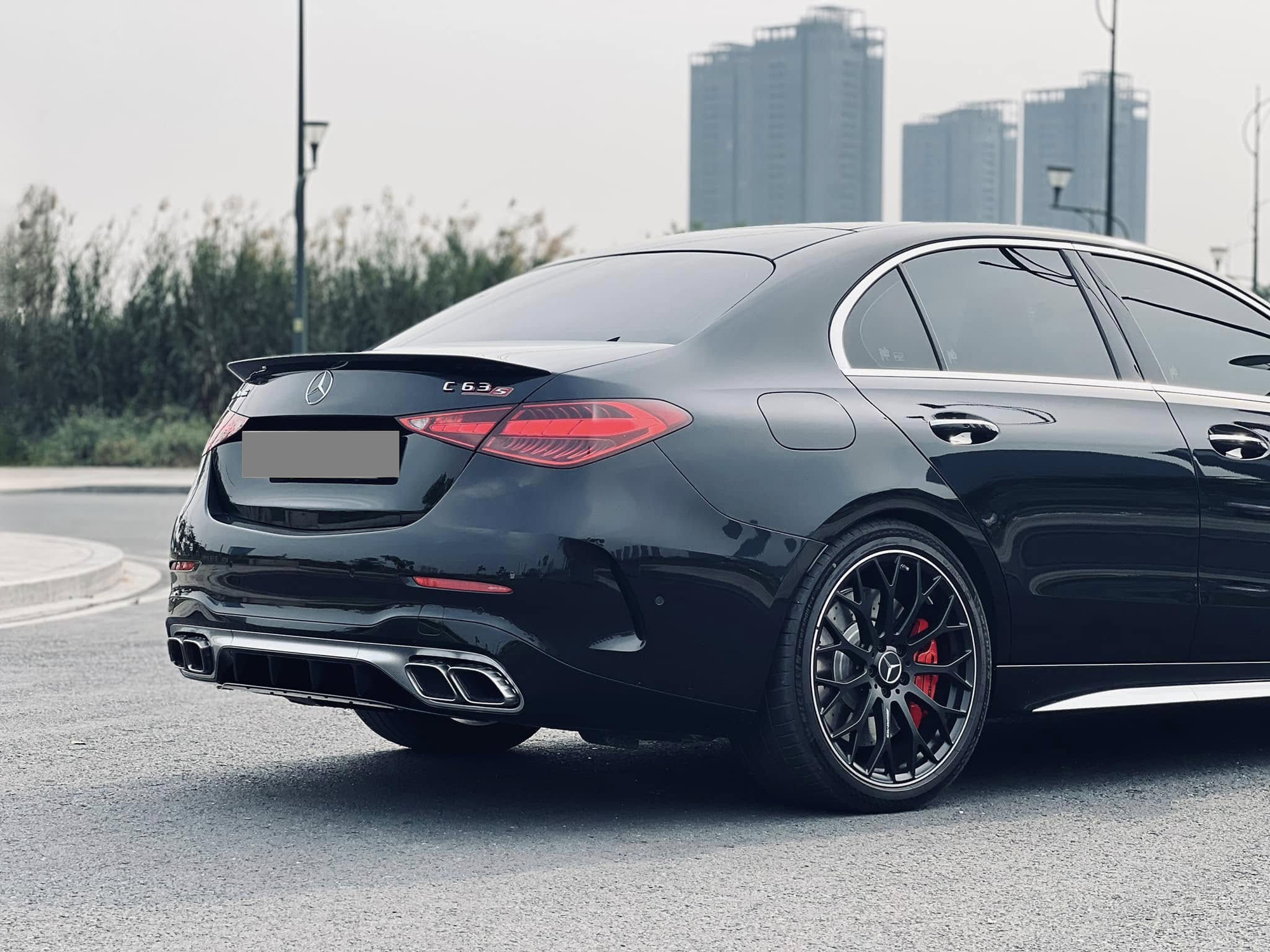 Hàng hiếm Mercedes-AMG C 63 ‘siêu lướt’ bán lại rẻ hơn giá mới 700 triệu: Mới lăn bánh 2.000km, có công nghệ F1- Ảnh 10.