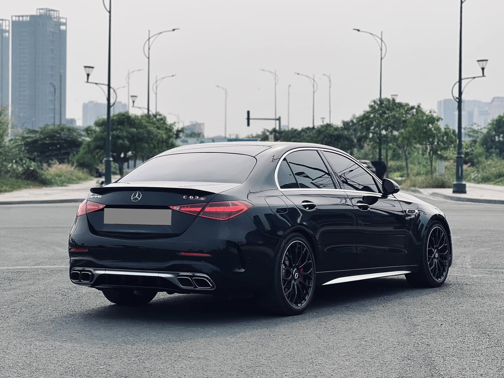 Hàng hiếm Mercedes-AMG C 63 ‘siêu lướt’ bán lại rẻ hơn giá mới 700 triệu: Mới lăn bánh 2.000km, có công nghệ F1- Ảnh 9.