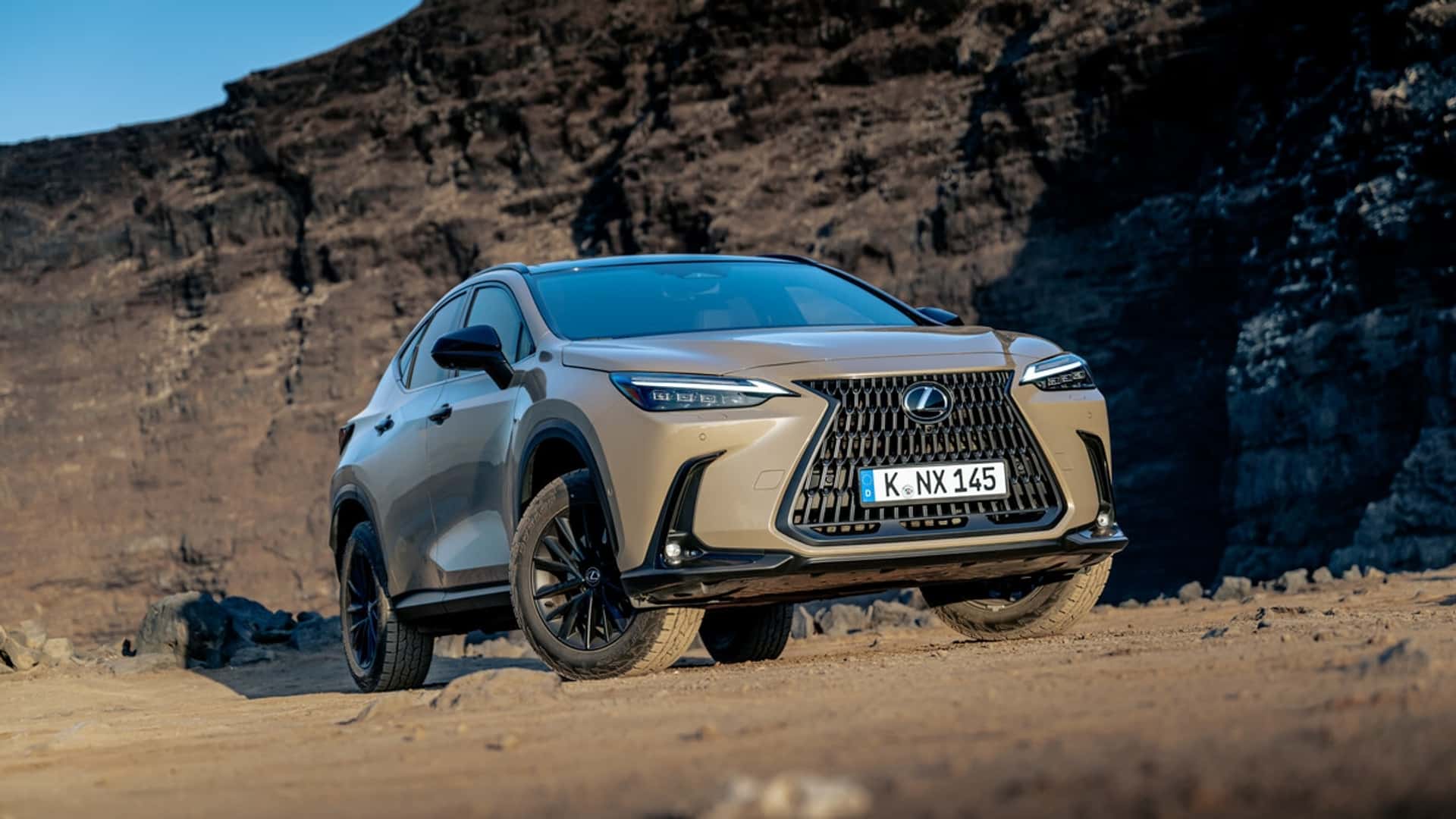 Lexus NX có thêm bản off-road: Gầm cao, lốp lớn, hợp người thích đi phượt- Ảnh 7.