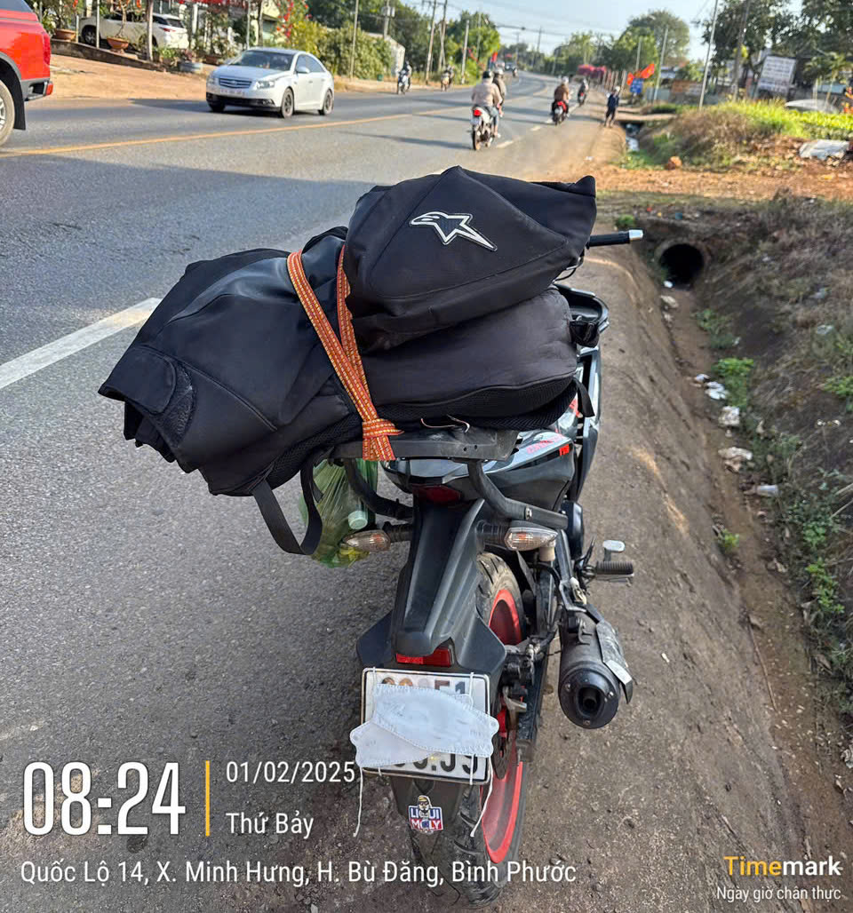 Nhiều người che biển số xe bằng băng keo và khẩu trang để né phạt nguội- Ảnh 1. Nhiều người che biển số xe bằng băng keo và khẩu trang để né phạt nguội- Ảnh 1.