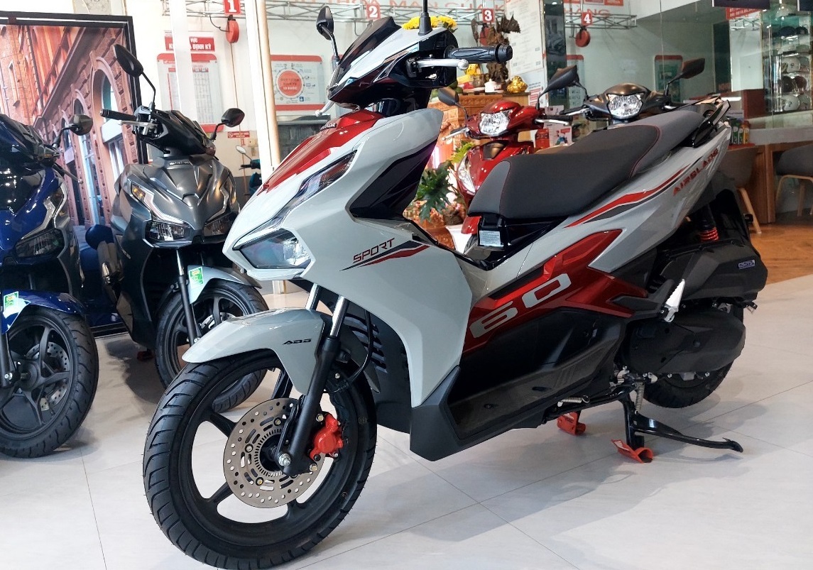 Giá xe Honda Air Blade đầu xuân Ất Tỵ: Chênh cả chục triệu đồng, người mua nên chú ý!- Ảnh 1. Giá xe Honda Air Blade đầu xuân Ất Tỵ: Chênh cả chục triệu đồng, người mua nên chú ý!- Ảnh 1.