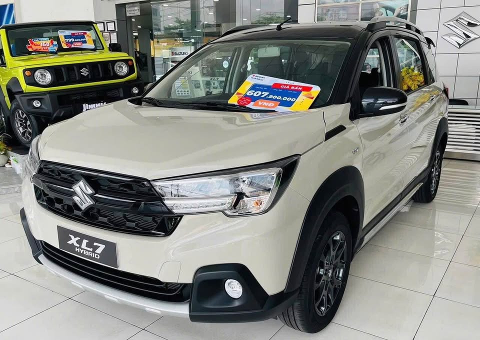 Suzuki XL7 hybrid giảm giá 55 triệu tại đại lý, đua với Xpander: Giá thực tế còn 545 triệu, rẻ hơn cả Avanza số sàn- Ảnh 2.