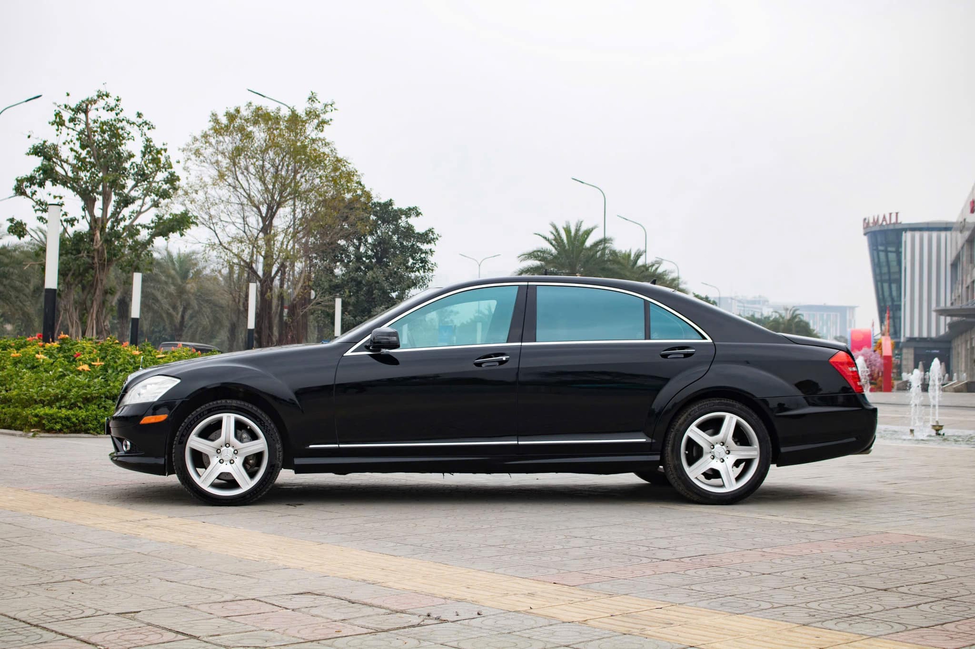 Mercedes-Ben S 550 2007 từng ra biển hơn 10 tỷ, nay giá chỉ bằng Kia K3, người bán khẳng định: Xe 'đẹp nhất Việt Nam'- Ảnh 6.