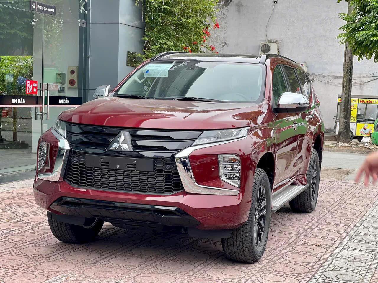 Giá Mitsubishi Pajero Sport tiếp tục 'dò đáy' tại đại lý: Giảm nhiều nhất 275 triệu 'dọn kho' chờ bản mới ra mắt- Ảnh 2.