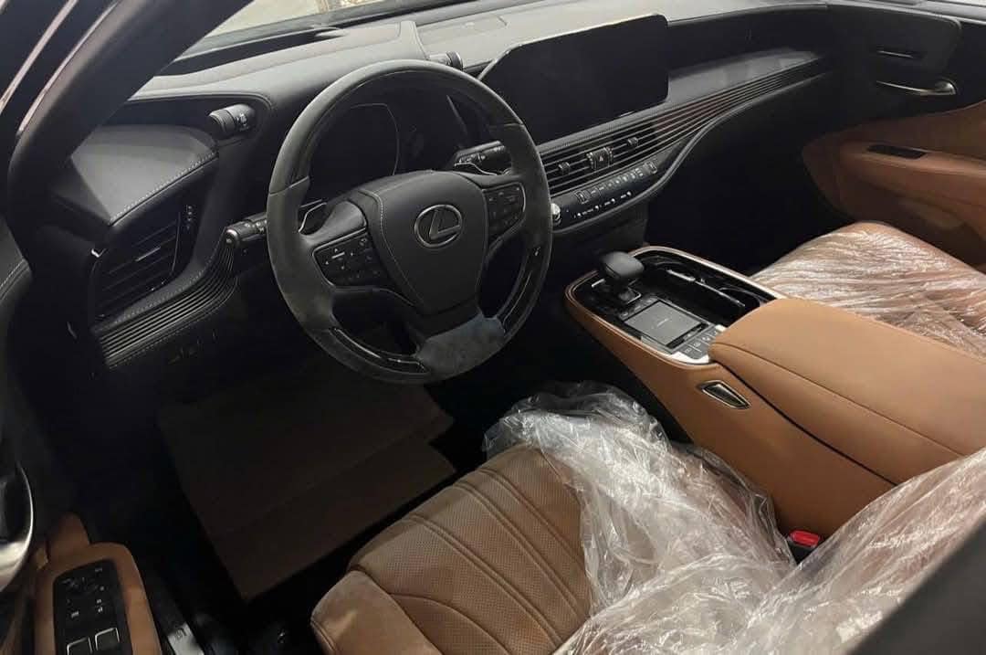 Lexus LS 500 để không hai năm bán lại hơn 5 tỷ, dù vô-lăng có vết mốc nhưng người bán khẳng định: 'Xe mới 100%, gần như chưa sử dụng'- Ảnh 4.